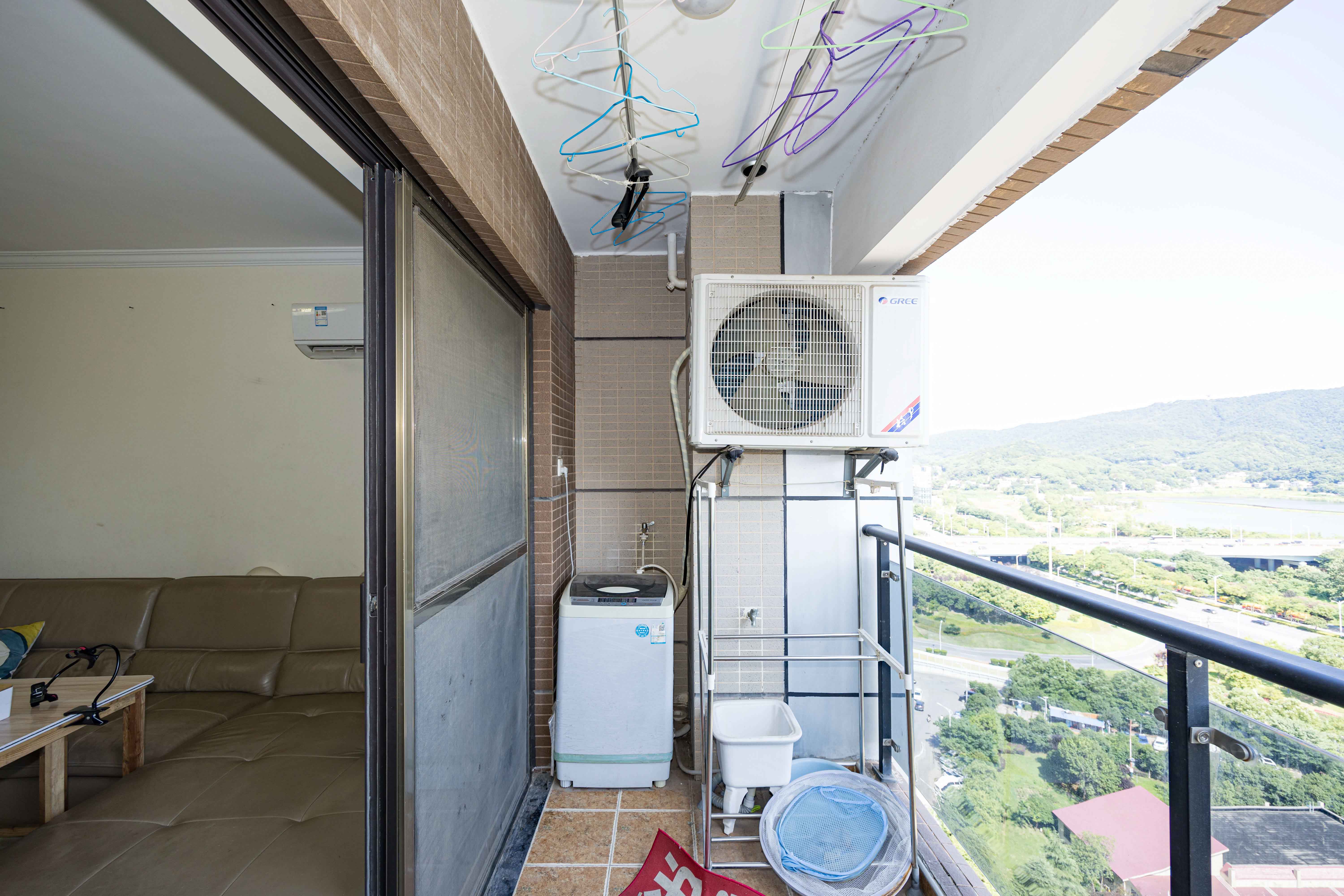 达美D6区  2室2厅1卫   105.00万其他