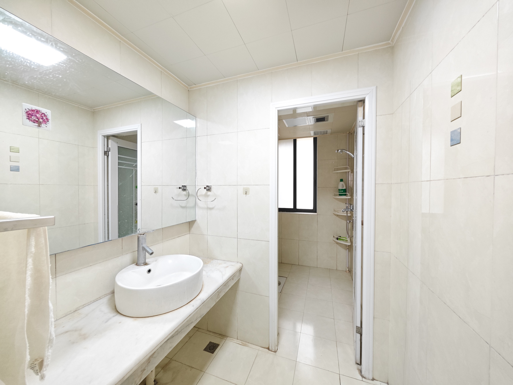 满庭芳小区  3室2厅2卫    139.0万卫生间