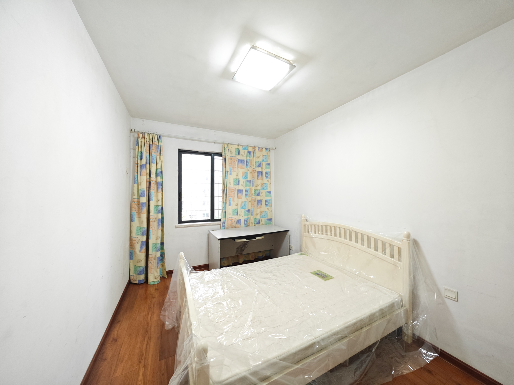 满庭芳小区  3室2厅2卫    139.0万卧室