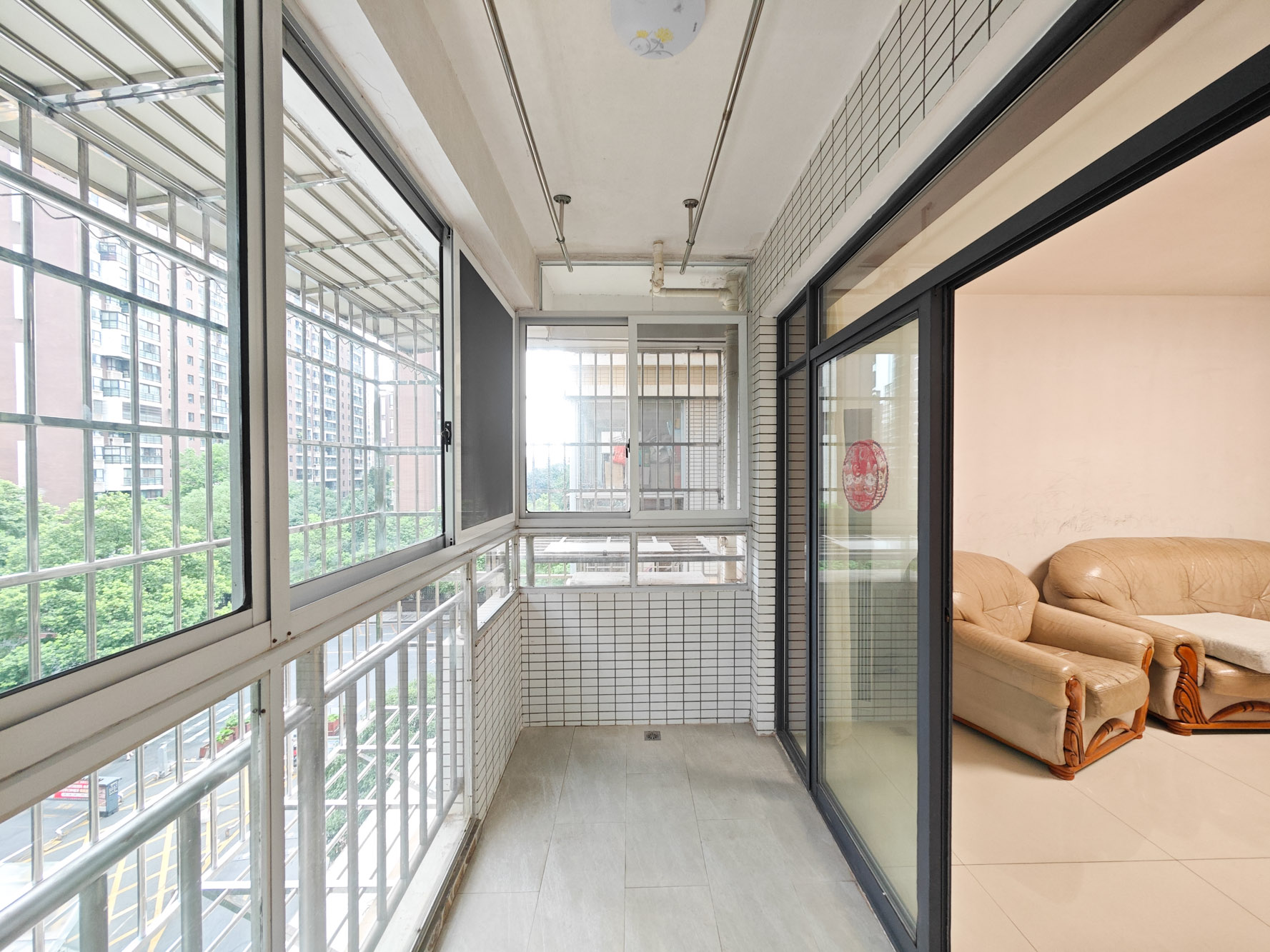 满庭芳小区  3室2厅2卫    139.0万阳台