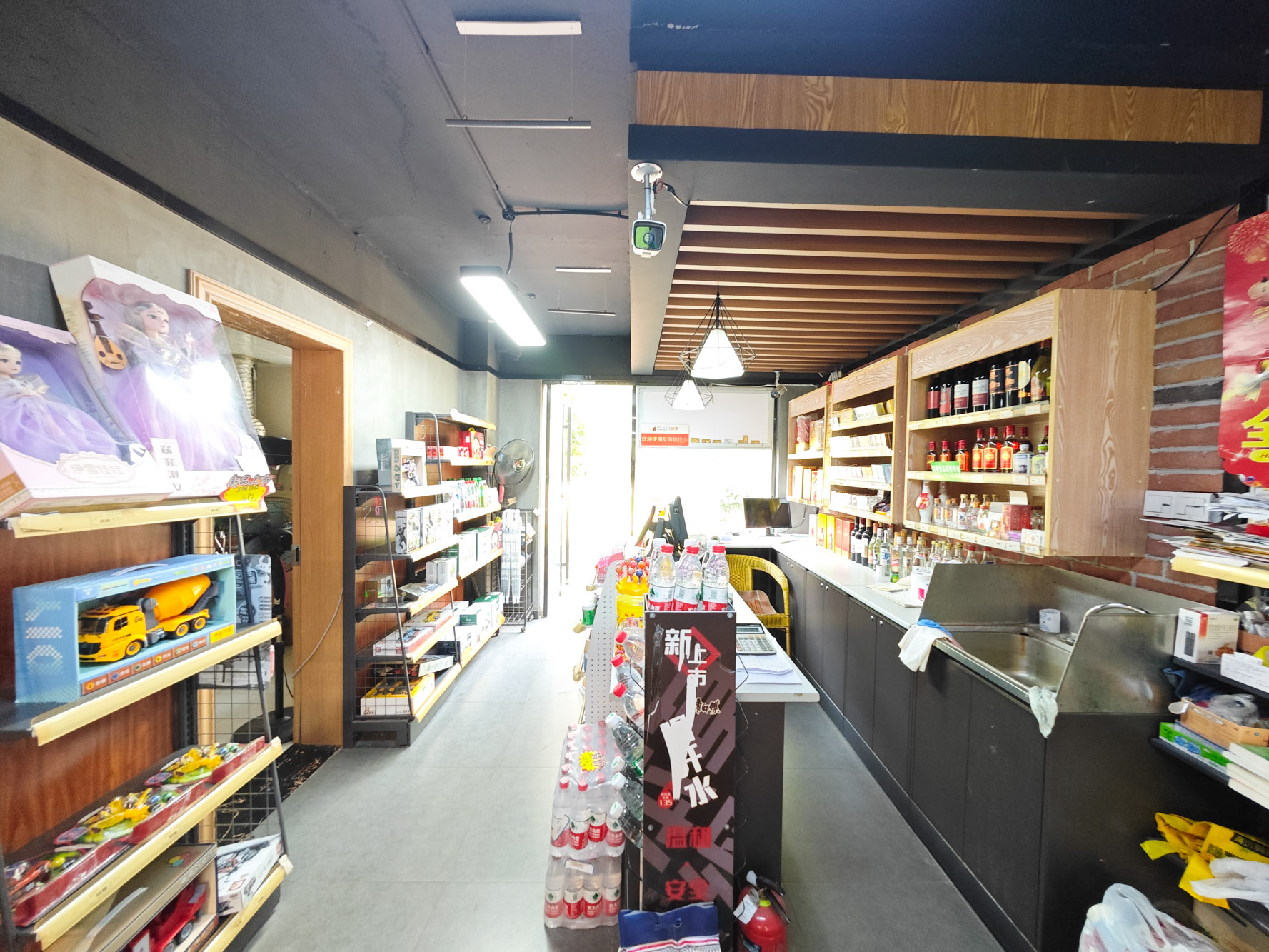 绿地之窗  4室2厅2卫   130.00万客厅