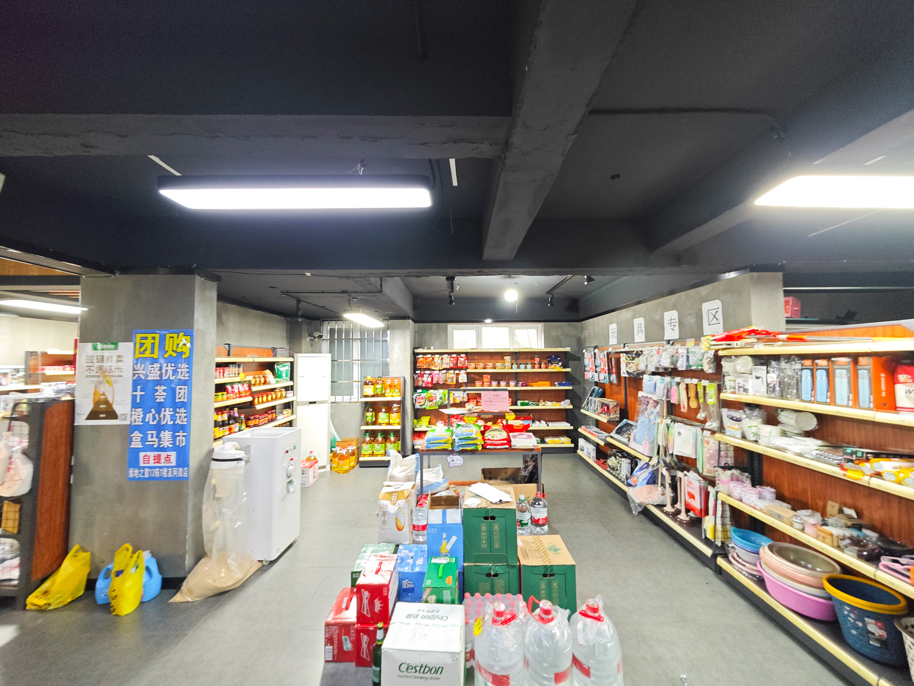 绿地之窗  4室2厅2卫   130.00万客厅