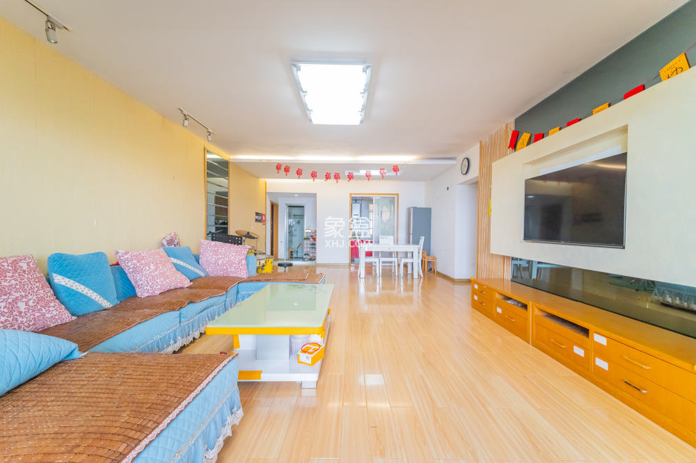 开源鑫阁  4室2厅2卫    86.8万