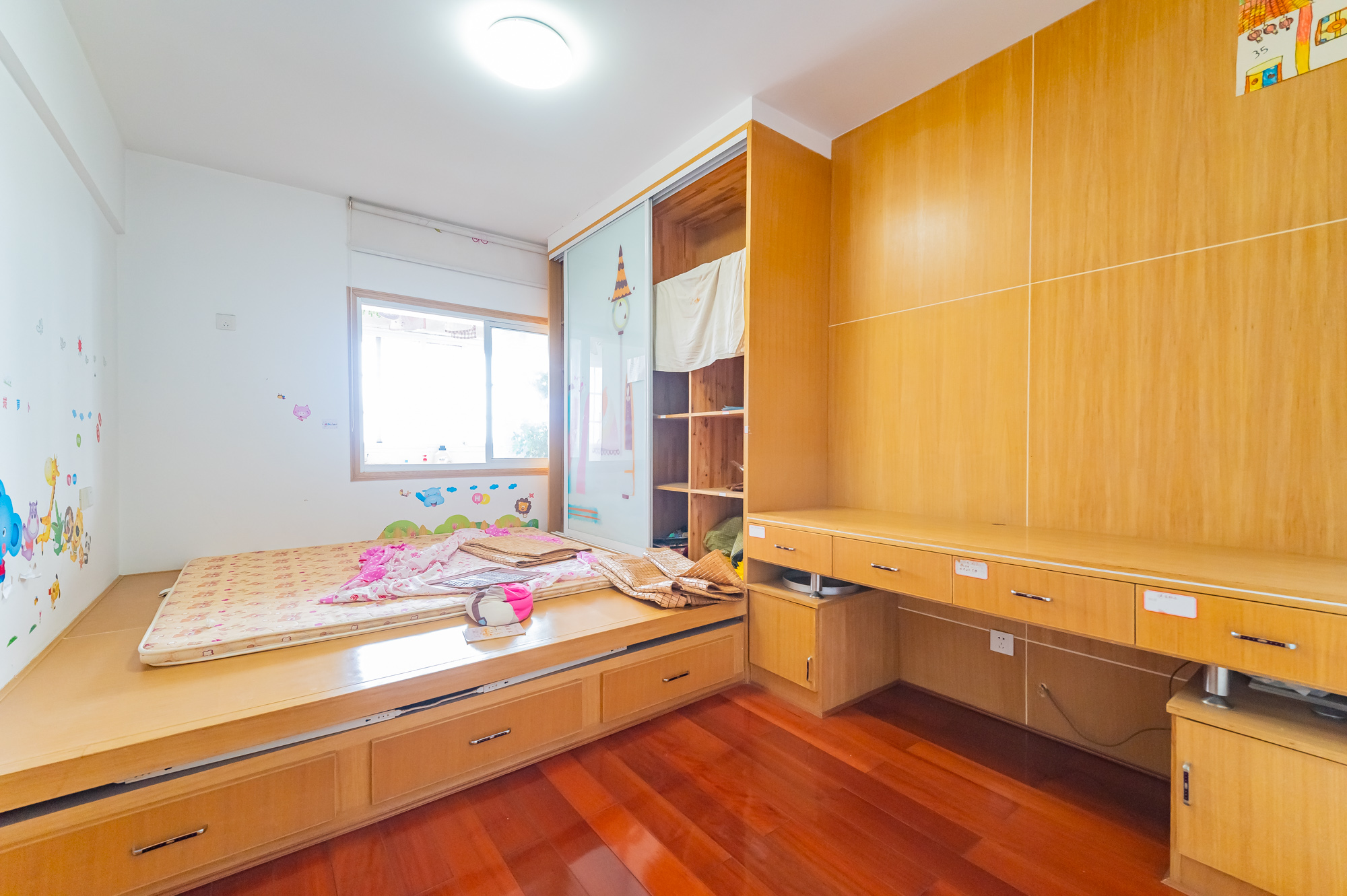 开源鑫阁  4室2厅2卫    88.8万卧室