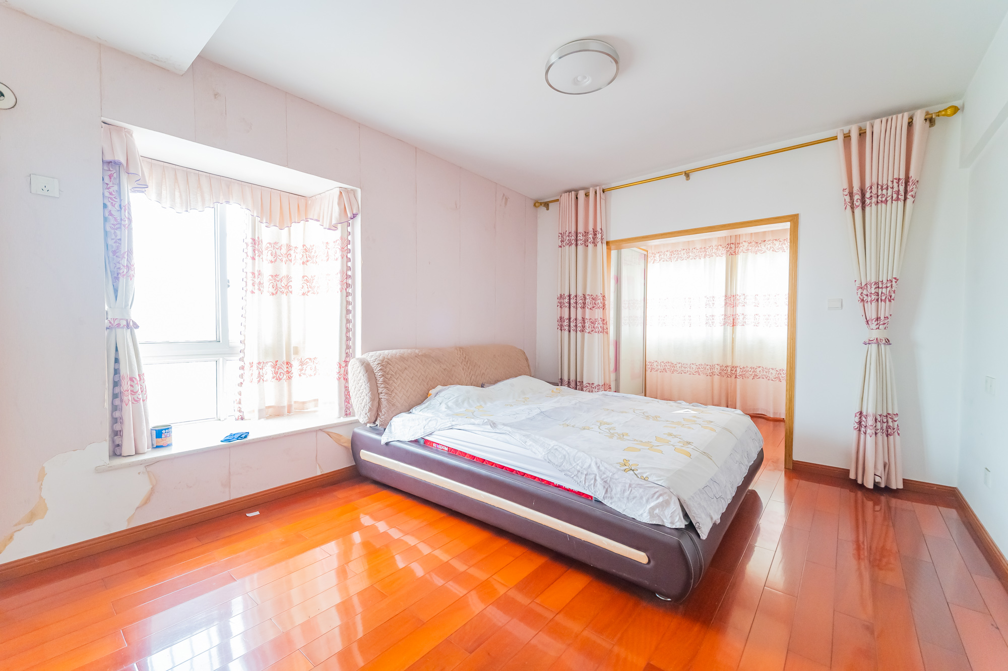 开源鑫阁  4室2厅2卫    88.8万卧室