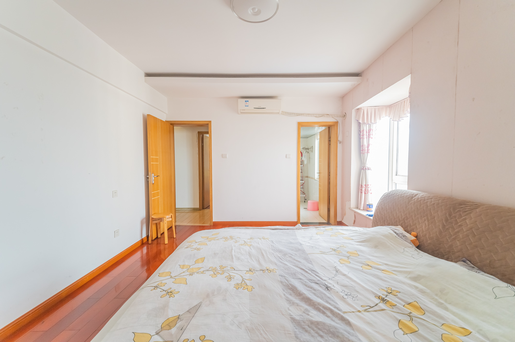 开源鑫阁  4室2厅2卫    88.8万卧室