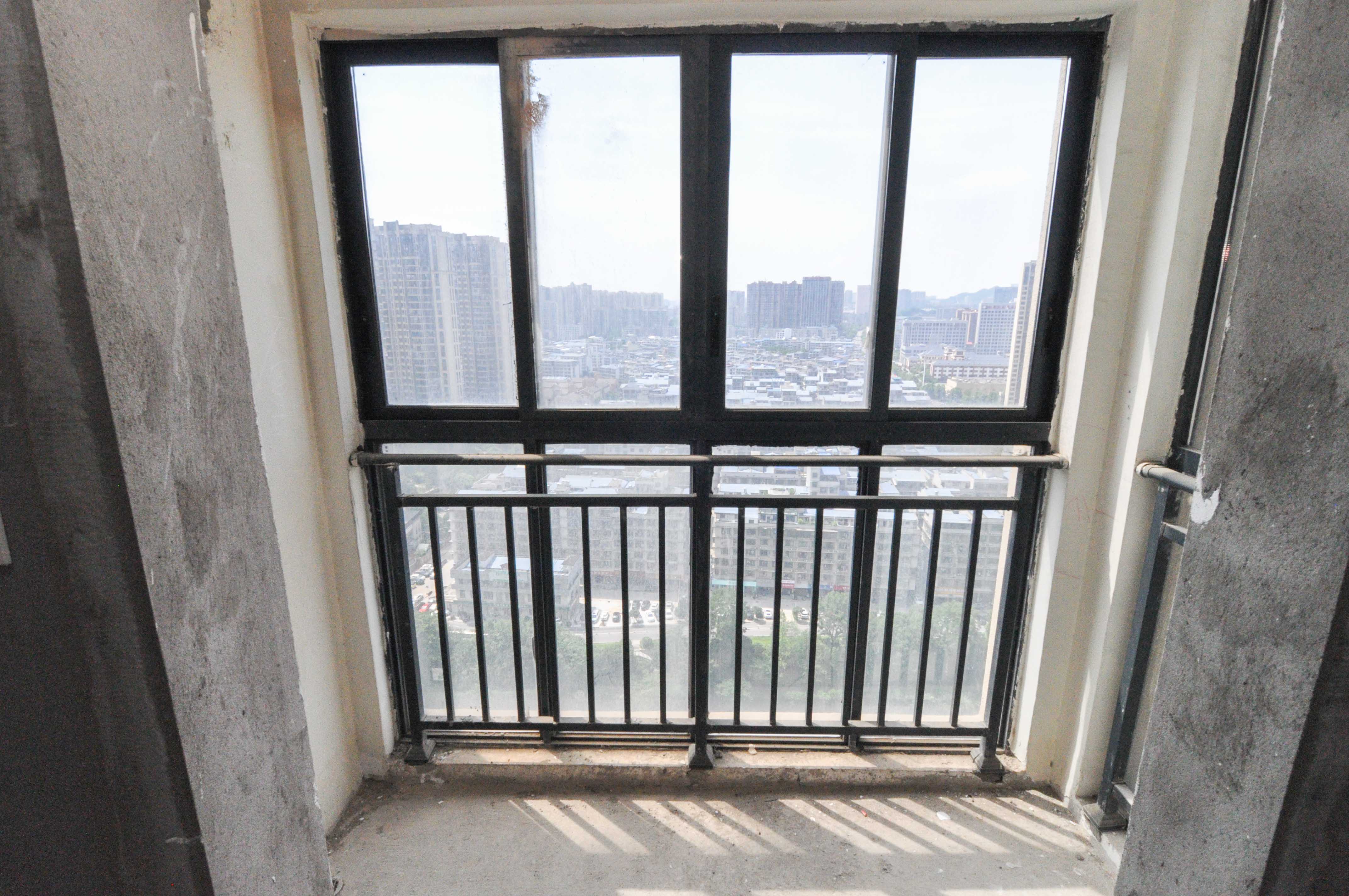 中建梅溪湖中心  4室2厅1卫   235.00万其他