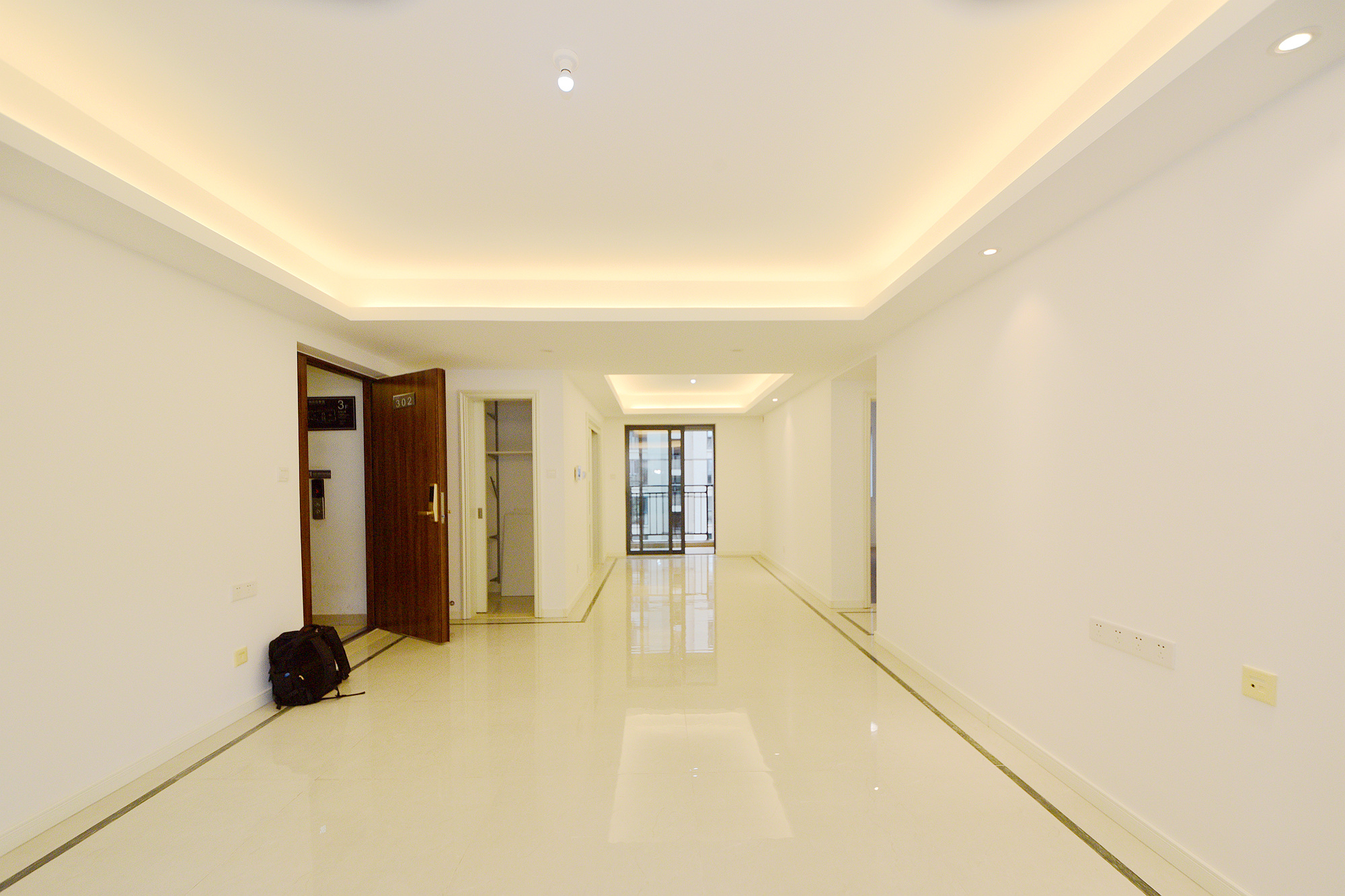 万科魅力之城观澜里  4室2厅2卫    201.0万客厅