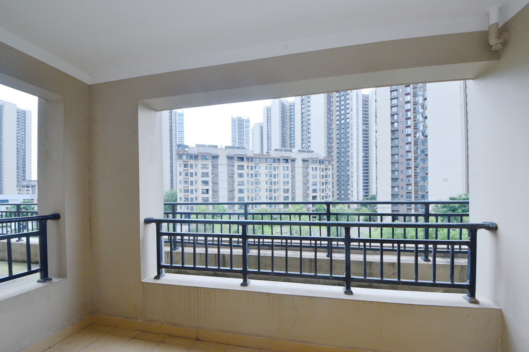 万科魅力之城观澜里  4室2厅2卫    201.0万阳台