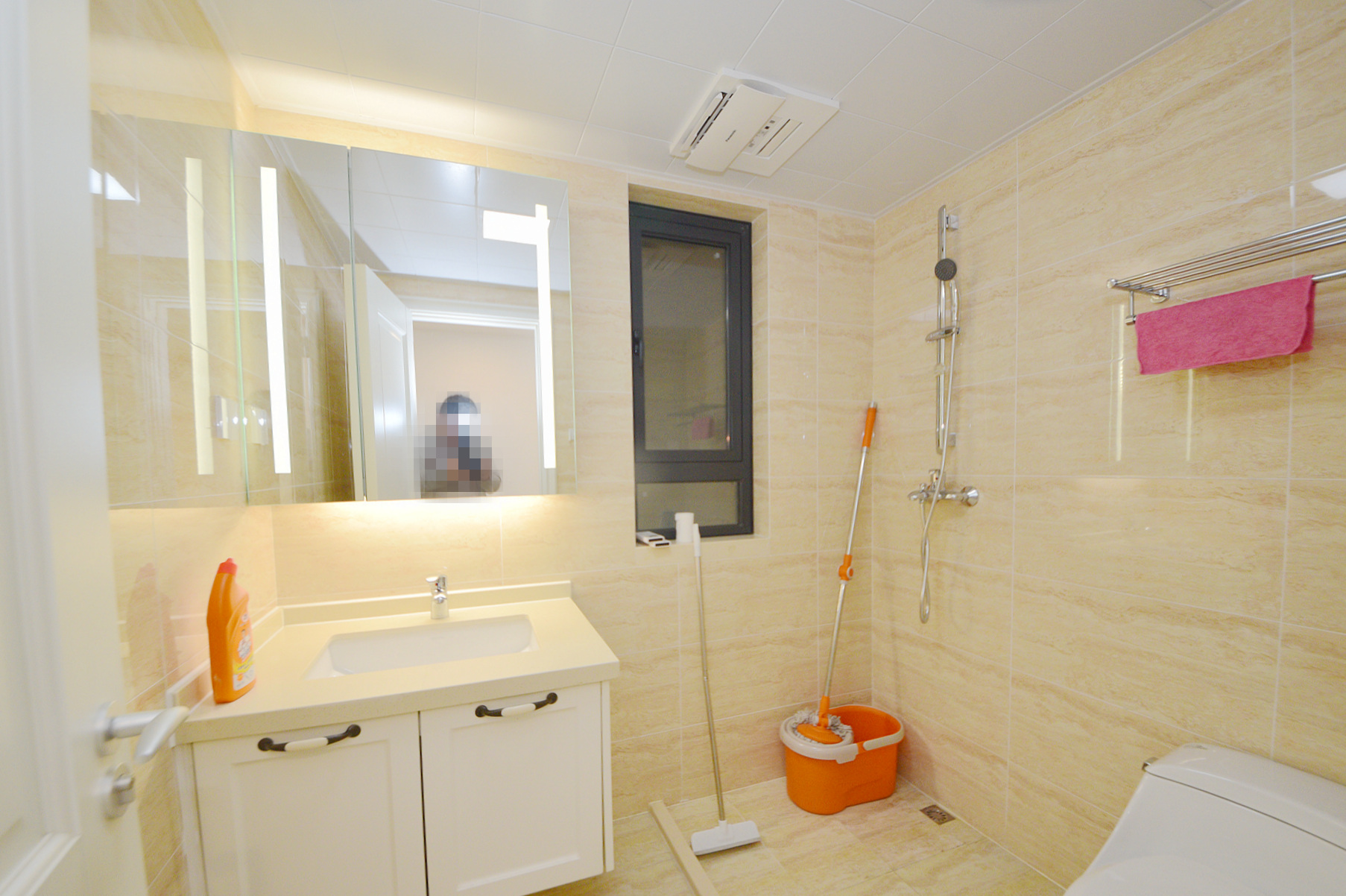 万科魅力之城观澜里  4室2厅2卫    201.0万卫生间