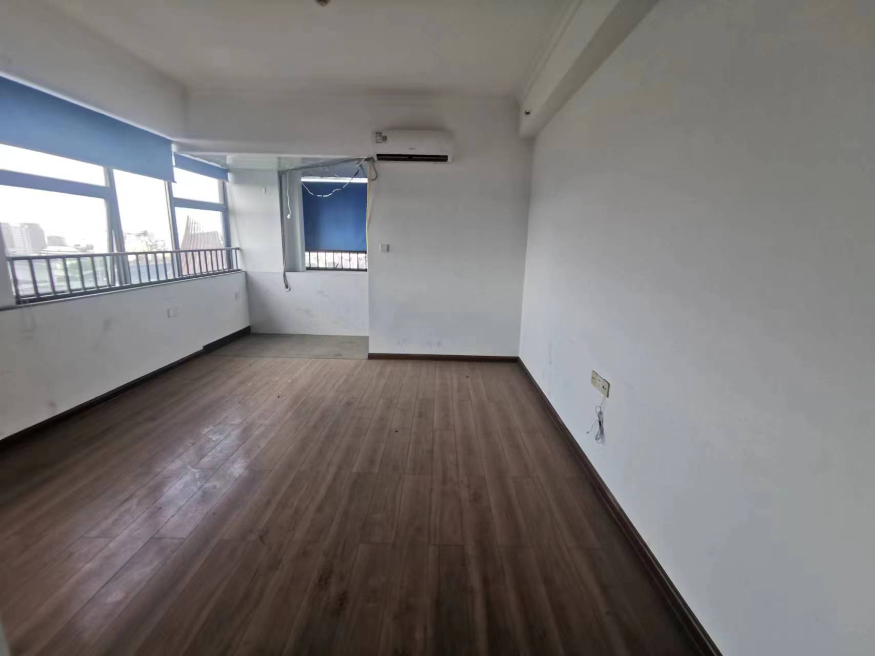 文艺复兴(未来城)  1室1厅1卫    28.8万 文艺复兴(未来城)  1室1厅1卫    28.8万室内图