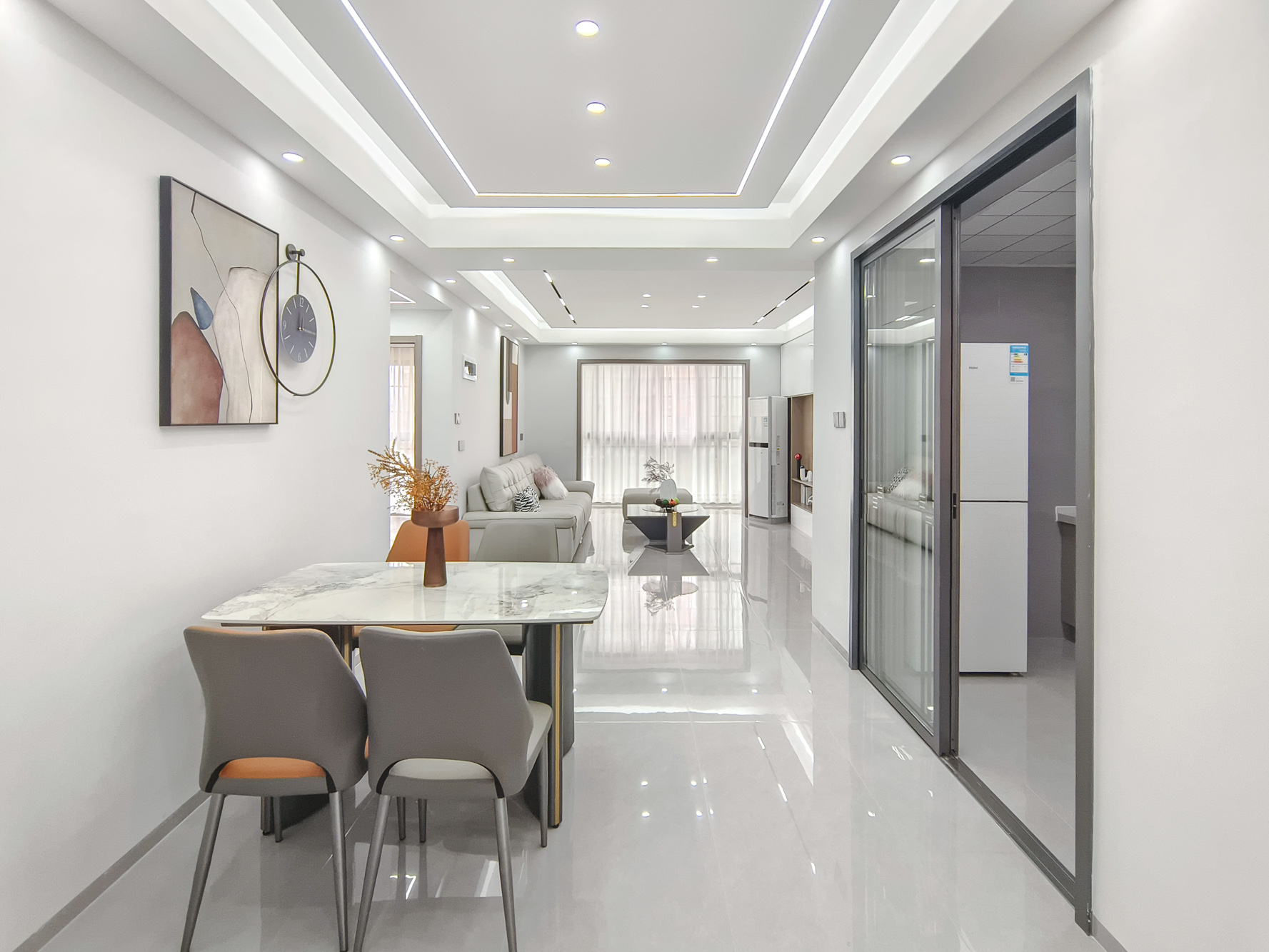 盛地尊域  4室2厅1卫    110.0万客厅