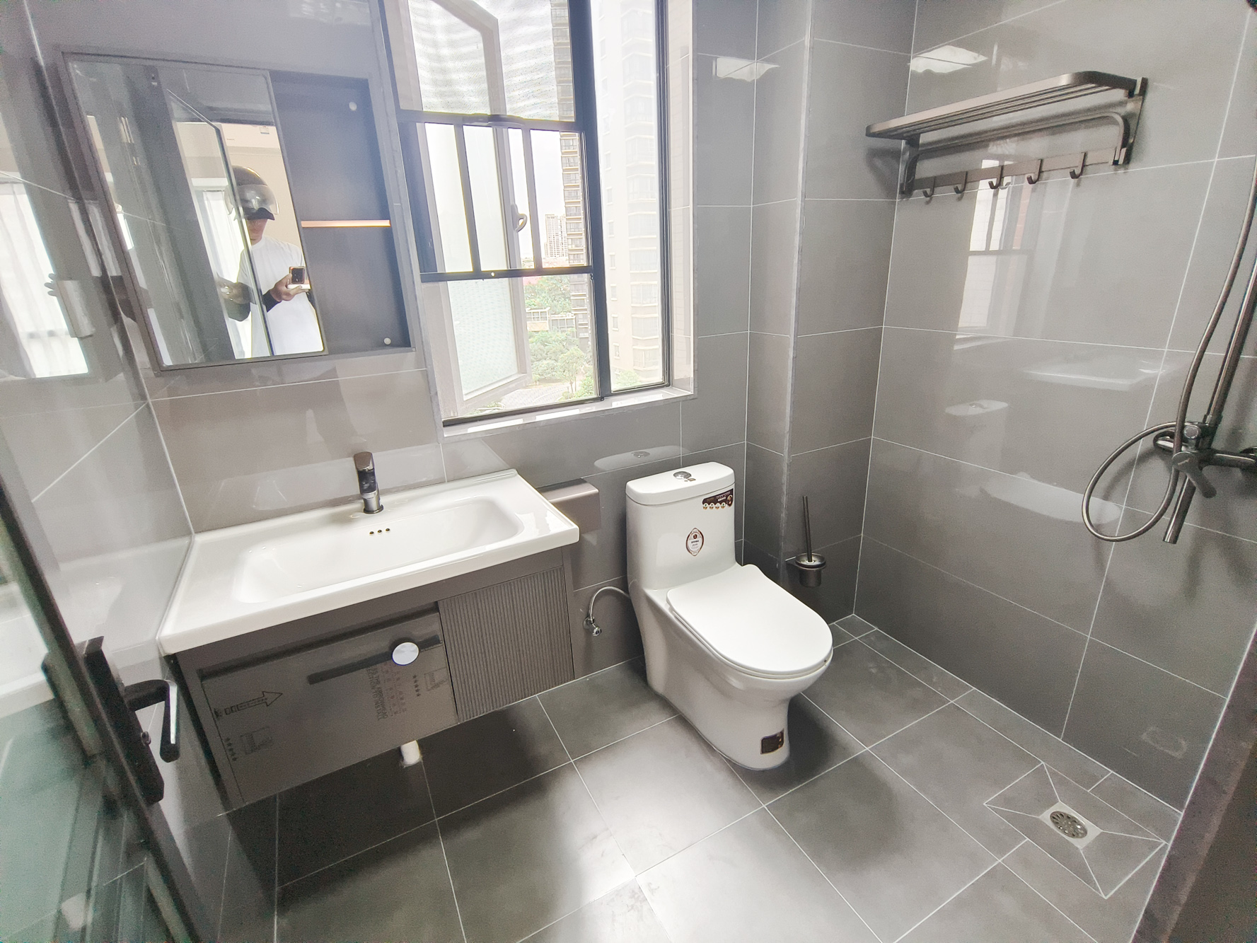 盛地尊域  4室2厅1卫    110.0万卫生间