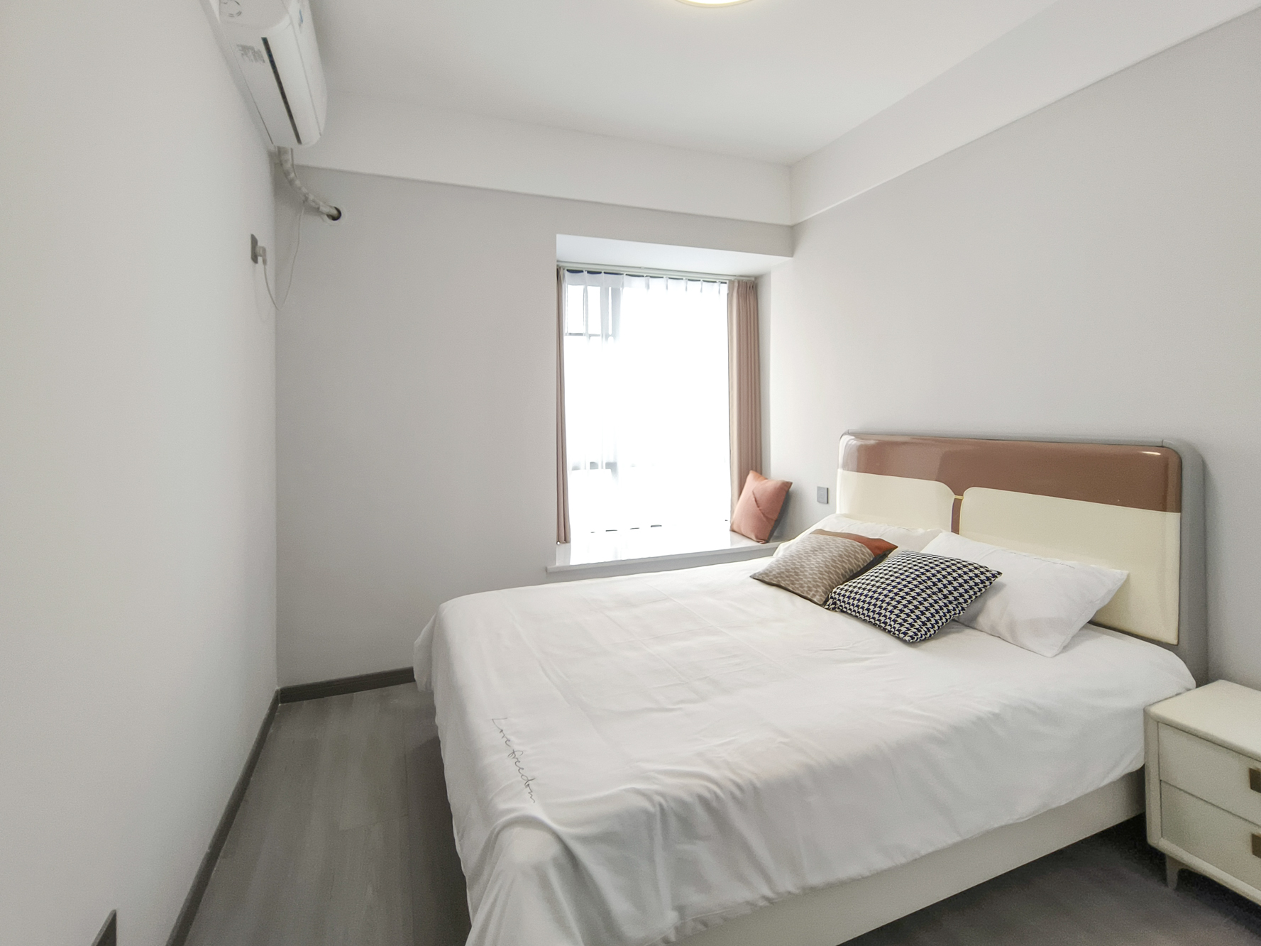 盛地尊域  4室2厅1卫    110.0万卧室