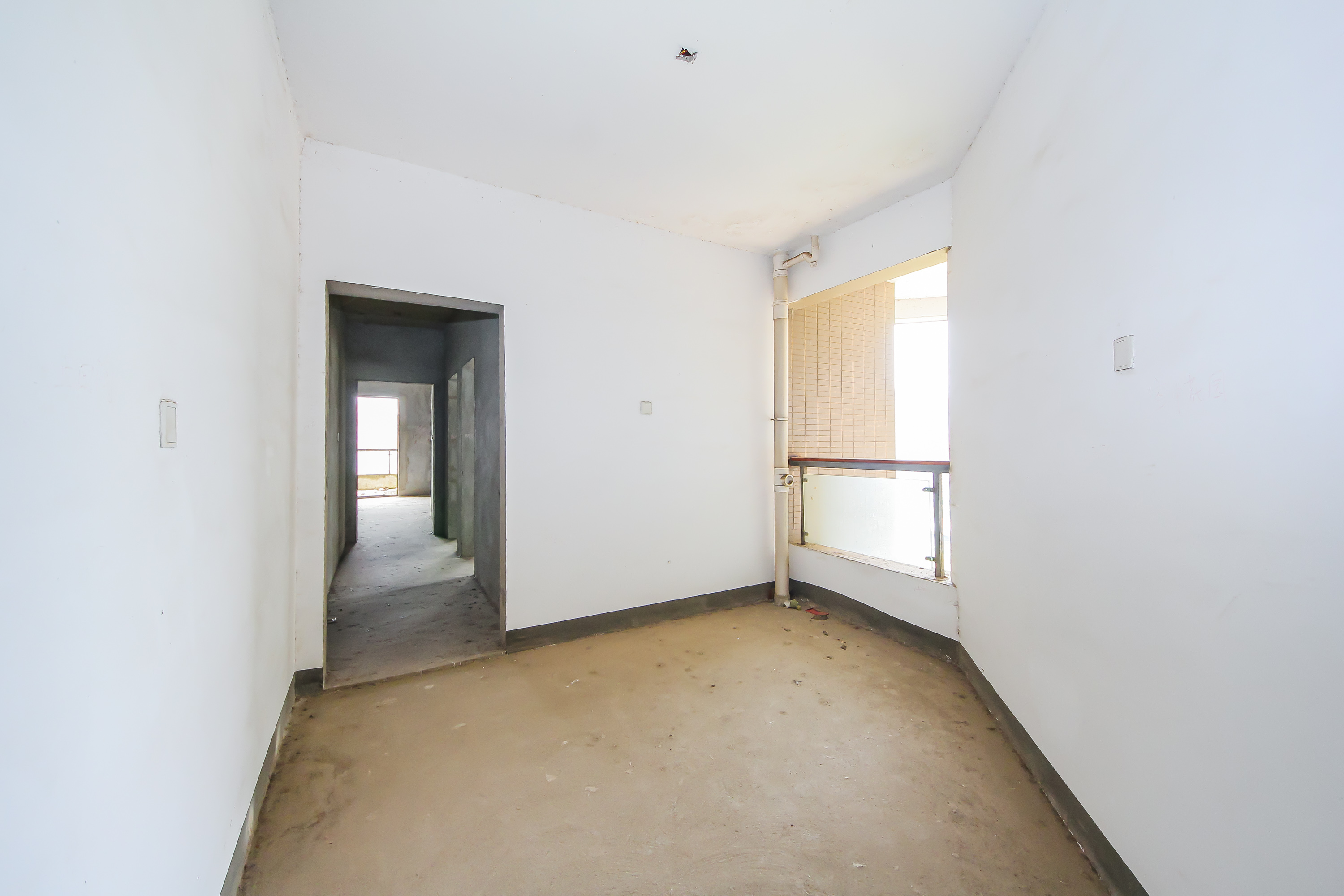 双湾国际(湘江御景花园) 4室2厅2卫 175.0万 双湾国际(湘江御景花园) 4室2厅2卫 175.0万客厅