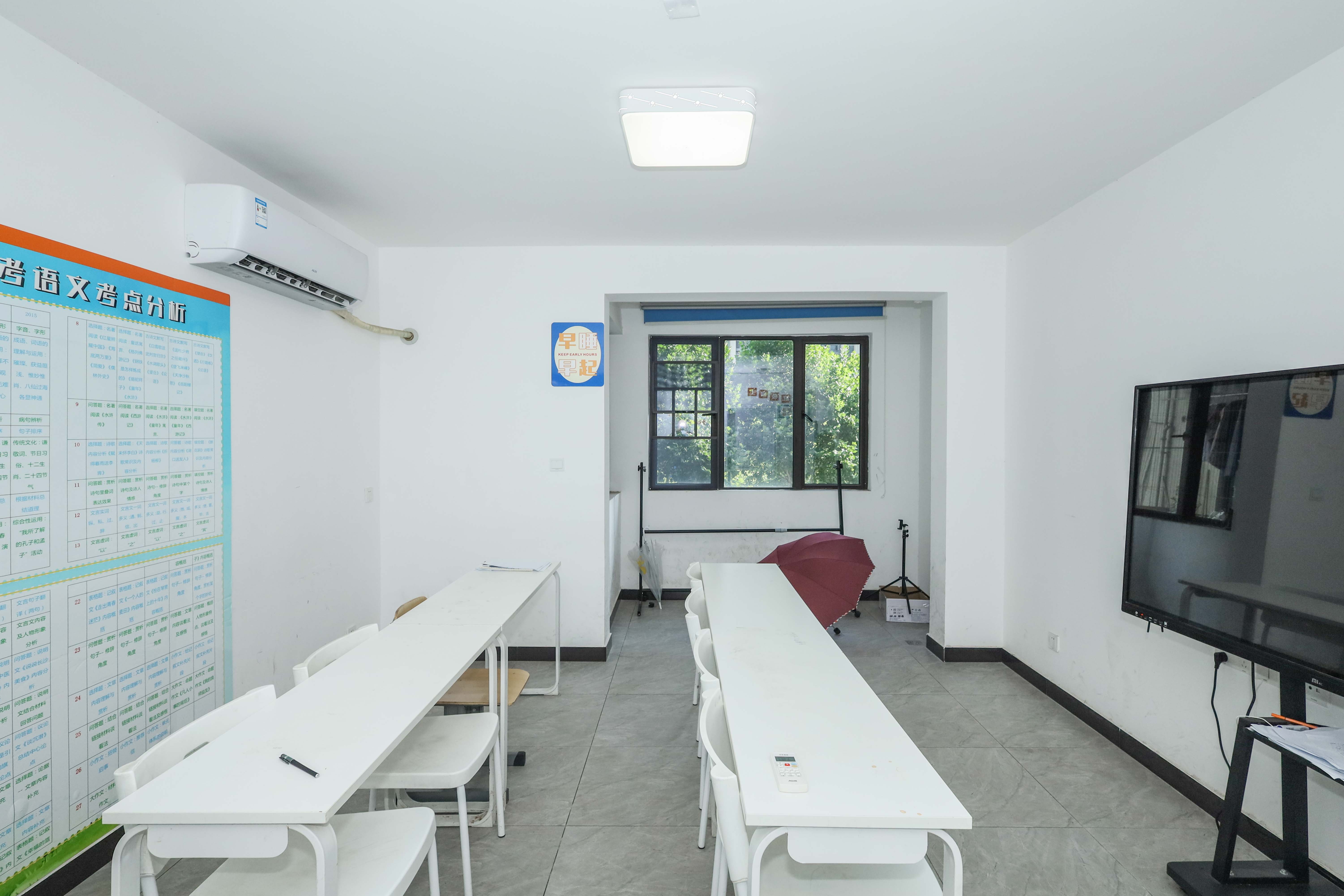 中国铁建梅溪青秀二期  4室2厅2卫   155.00万客厅