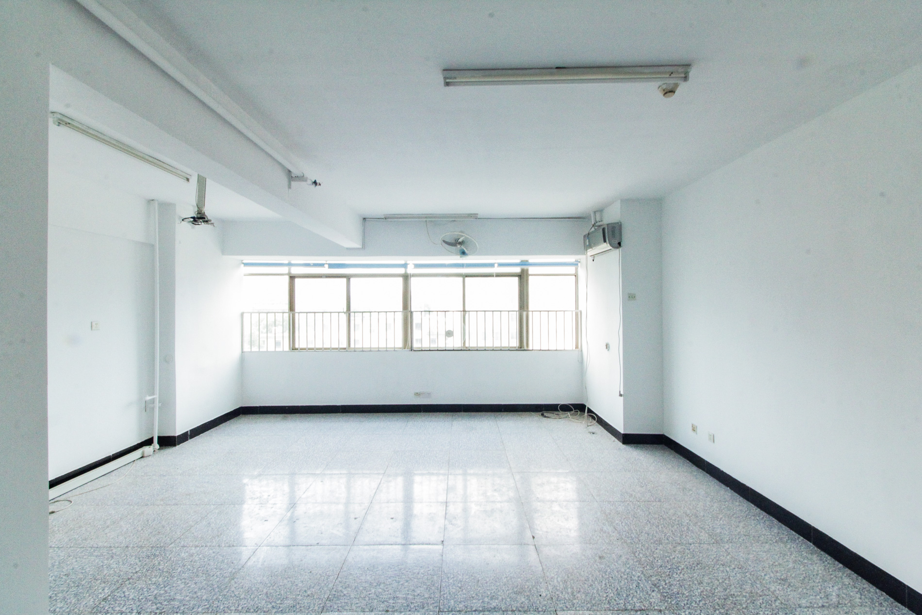 香颂国际  1室1厅1卫    30.0万客厅