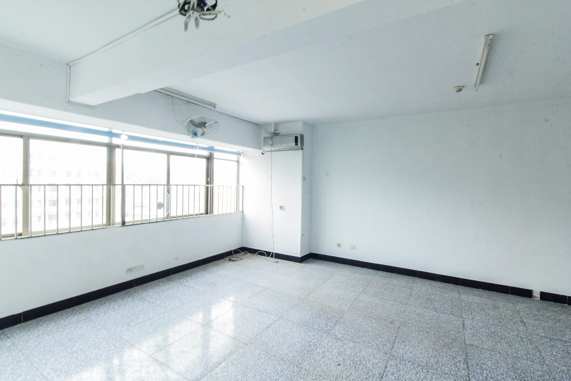 香颂国际  1室1厅1卫    30.0万客厅