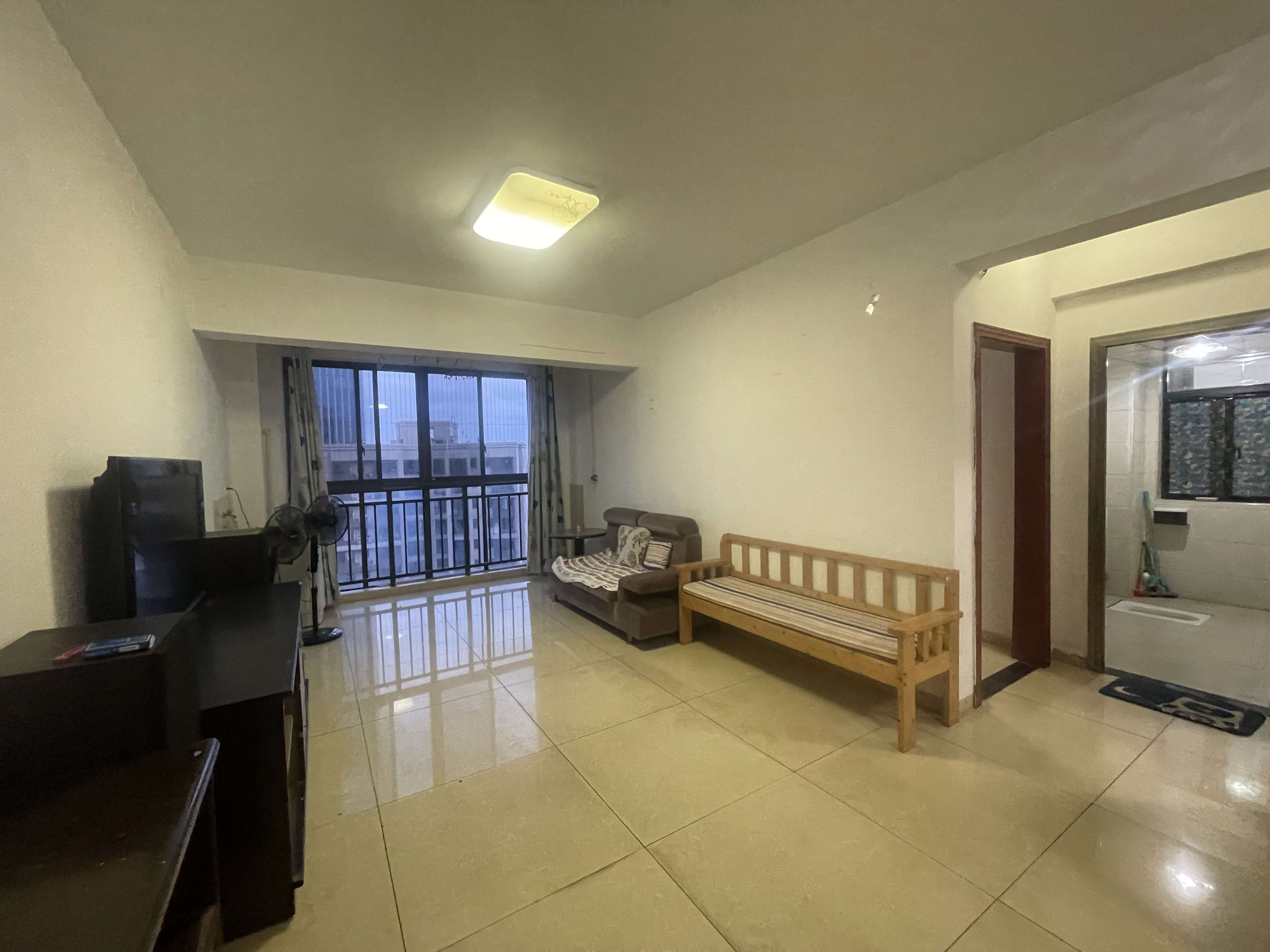 武广国际学苑  2室2厅1卫    79.0万 武广国际学苑  2室2厅1卫    79.0万室内图