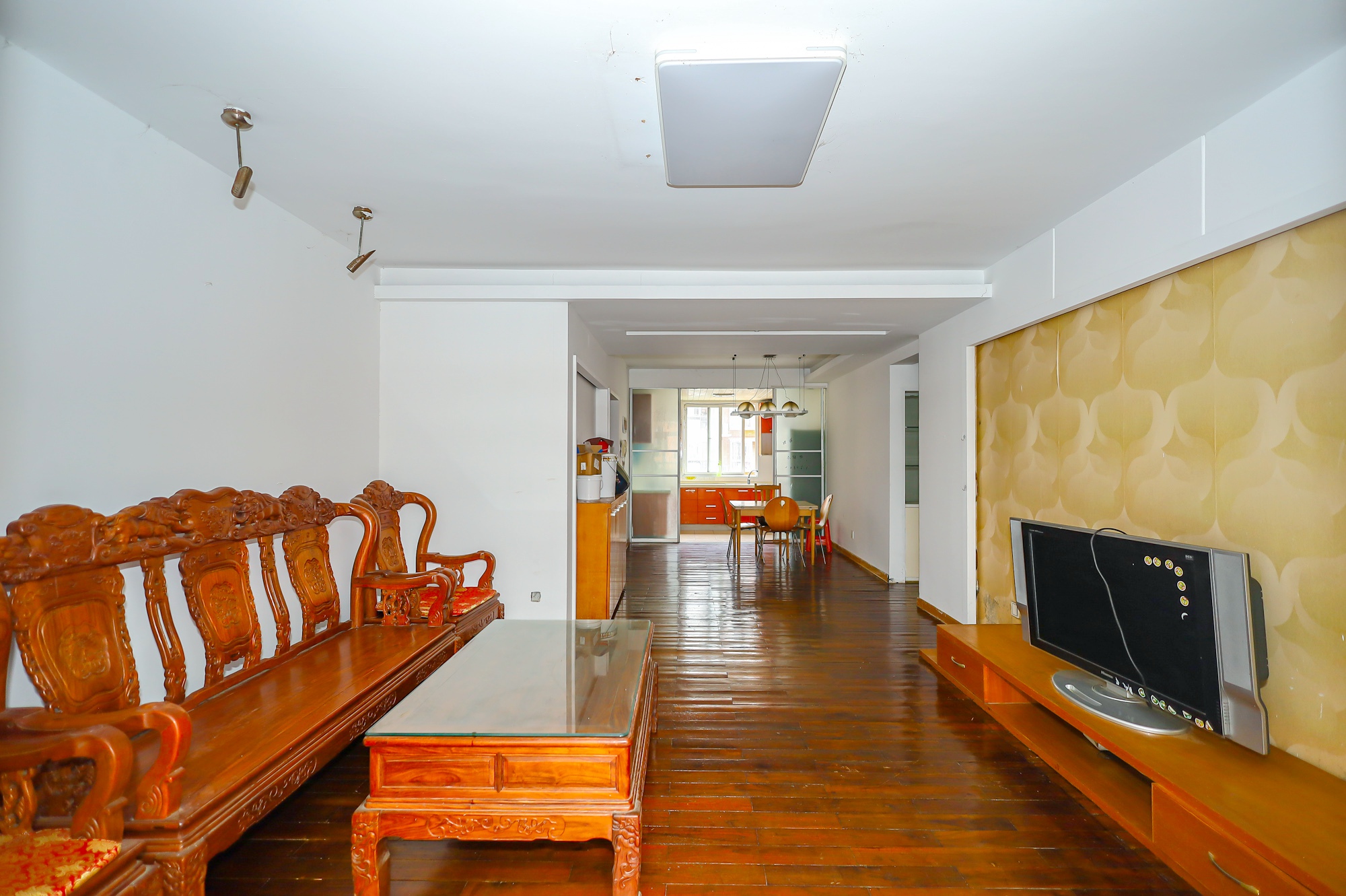 晶华美地 3室2厅2卫 82.00万 晶华美地 3室2厅2卫 82.00万客厅