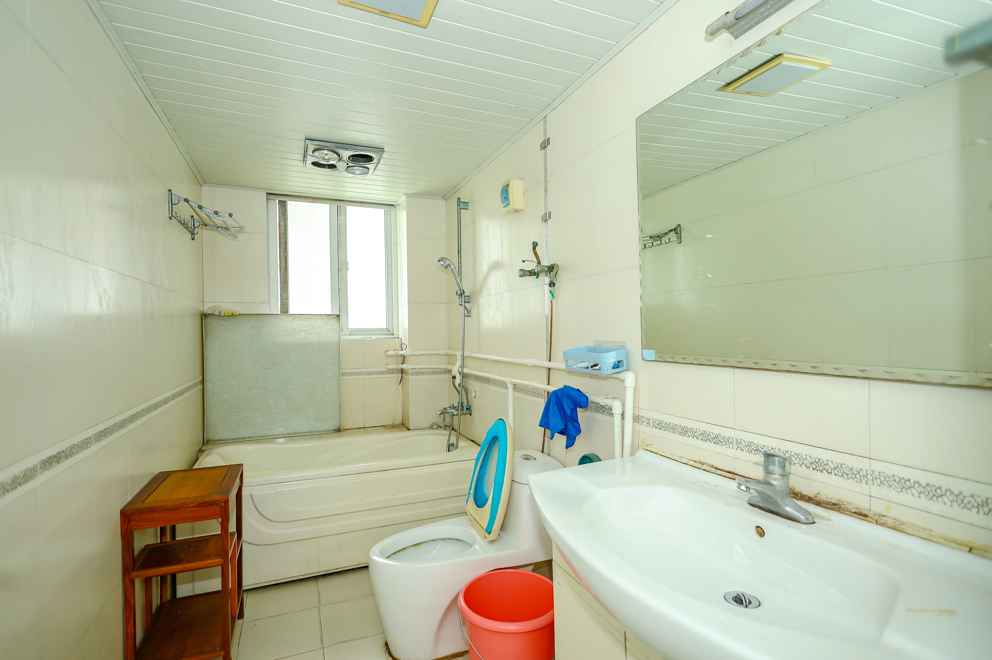 晶华美地 3室2厅2卫 82.00万 晶华美地 3室2厅2卫 82.00万卫生间