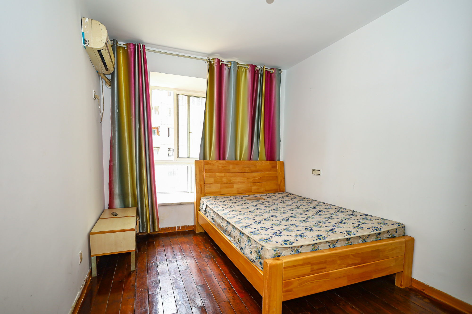 晶华美地 3室2厅2卫 82.00万 晶华美地 3室2厅2卫 82.00万卧室