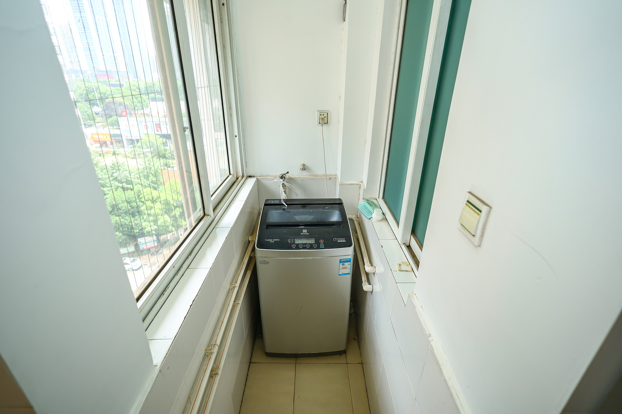 晶华美地 3室2厅2卫 82.00万 晶华美地 3室2厅2卫 82.00万阳台