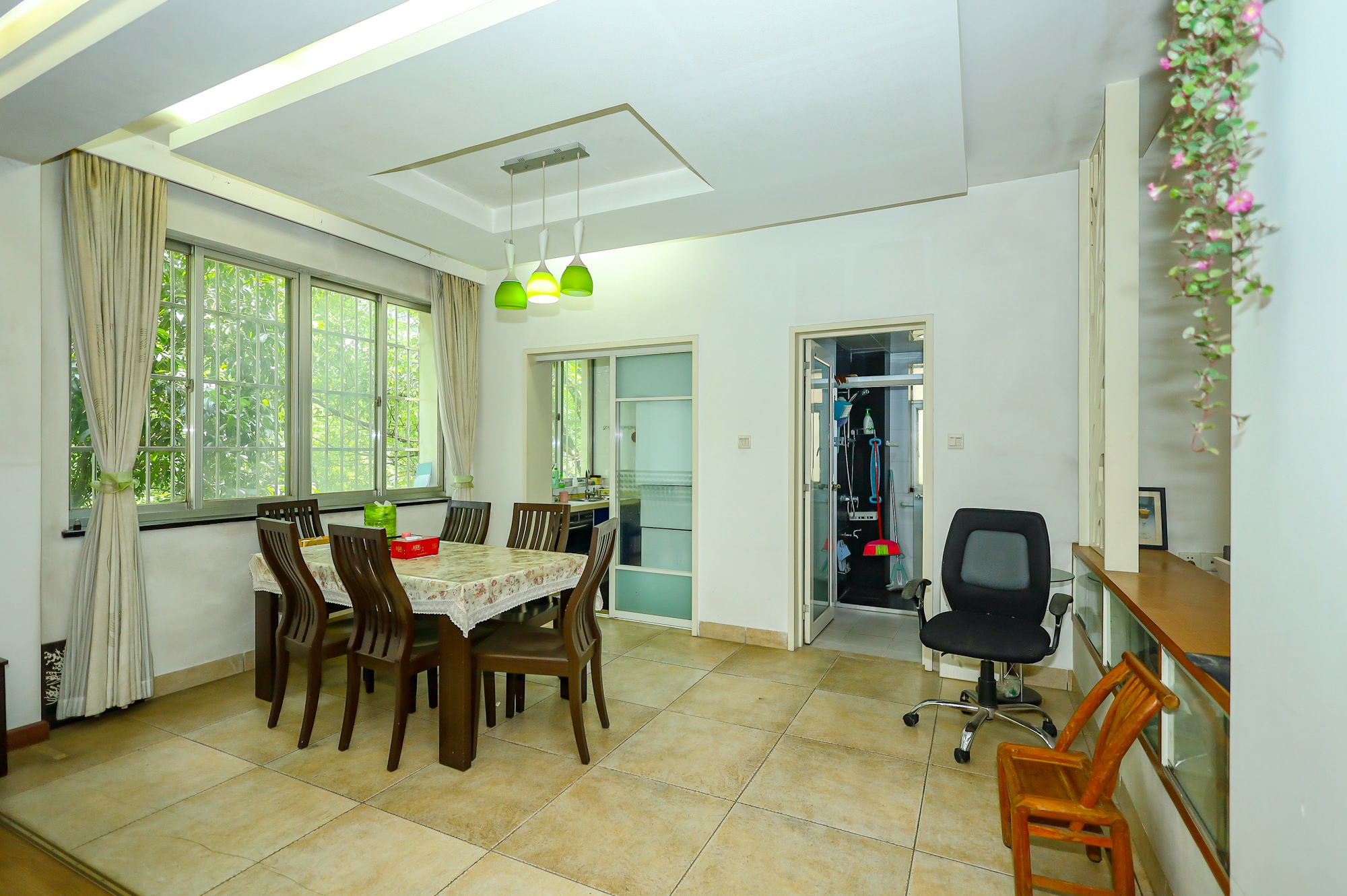 泰格林纸  4室2厅2卫    78.0万 泰格林纸  4室2厅2卫    78.0万客厅