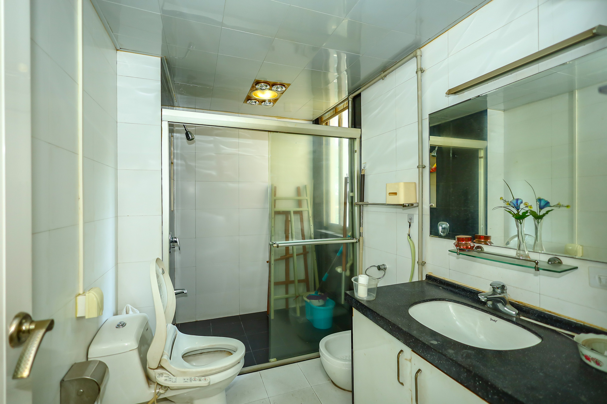 泰格林纸  4室2厅2卫    78.0万 泰格林纸  4室2厅2卫    78.0万卫生间