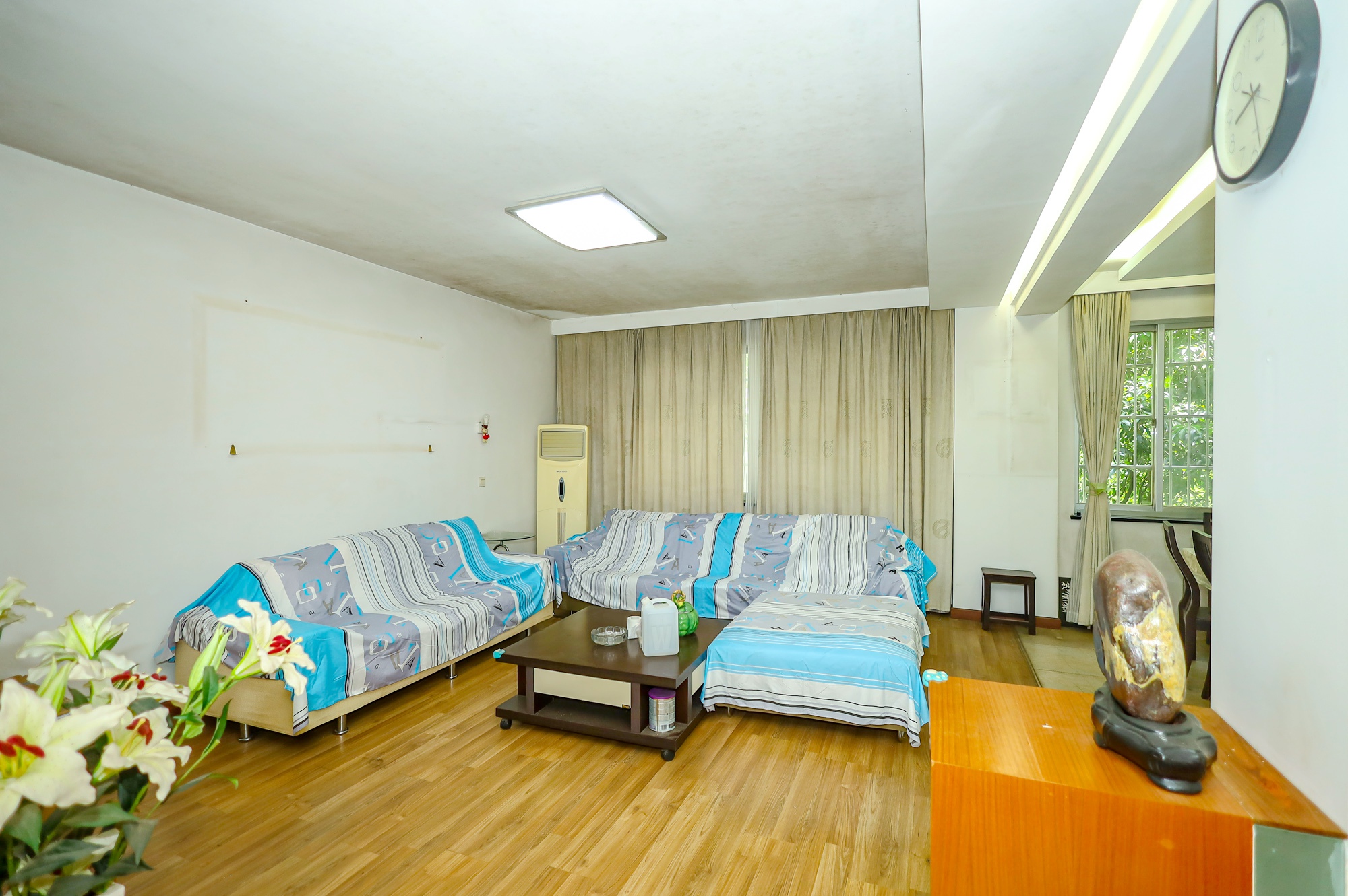 泰格林纸  4室2厅2卫    78.0万 泰格林纸  4室2厅2卫    78.0万客厅