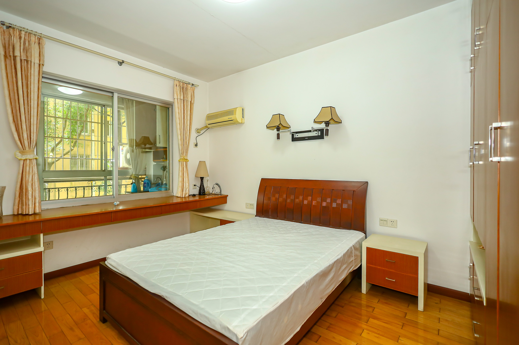 泰格林纸  4室2厅2卫    78.0万 泰格林纸  4室2厅2卫    78.0万卧室