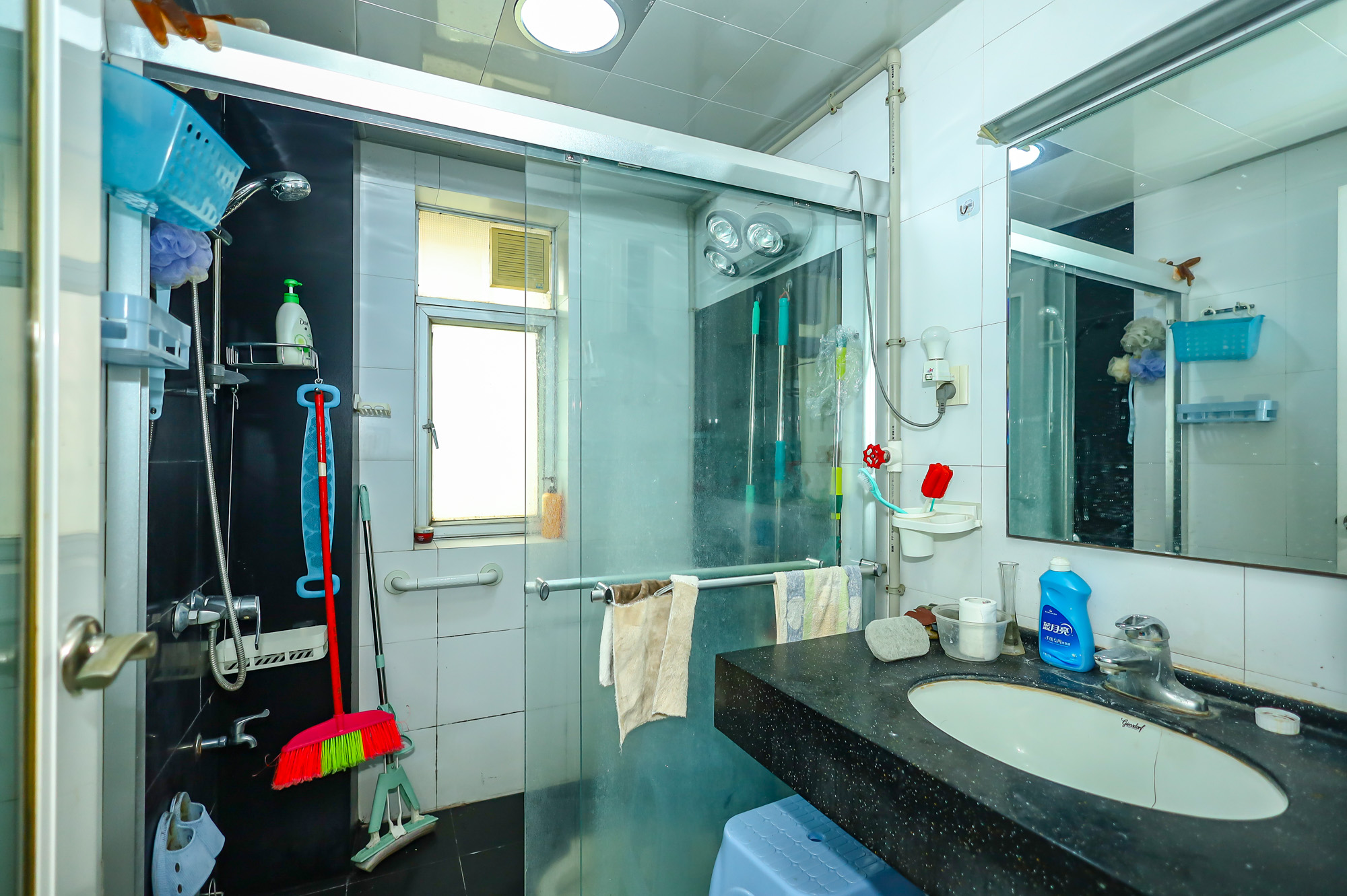 泰格林纸  4室2厅2卫    78.0万 泰格林纸  4室2厅2卫    78.0万卫生间