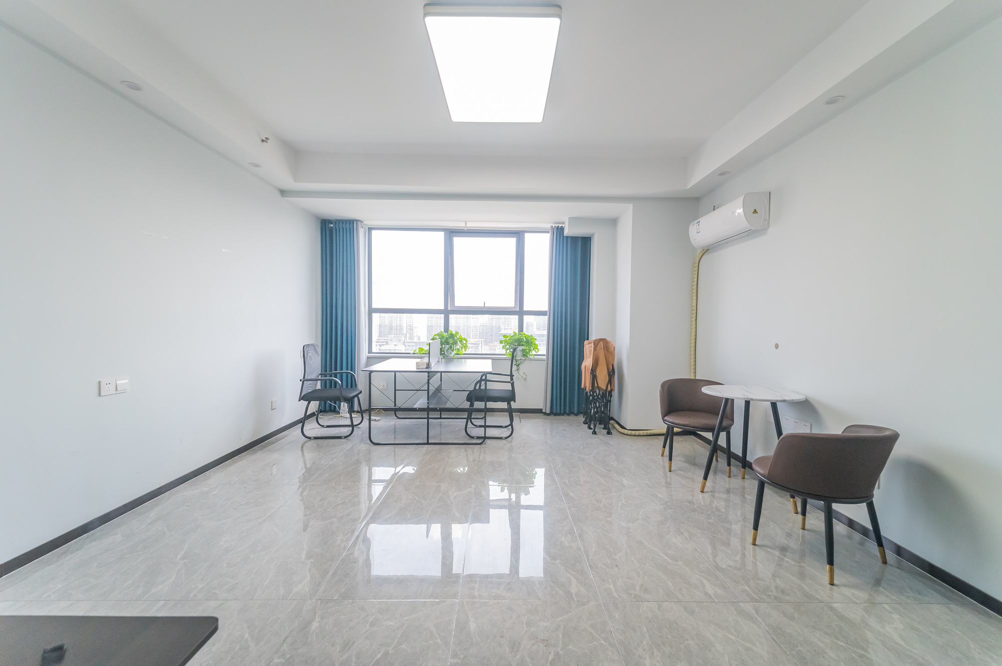 世景国际广场 1室1厅1卫 48.0万 世景国际广场 1室1厅1卫 48.0万客厅