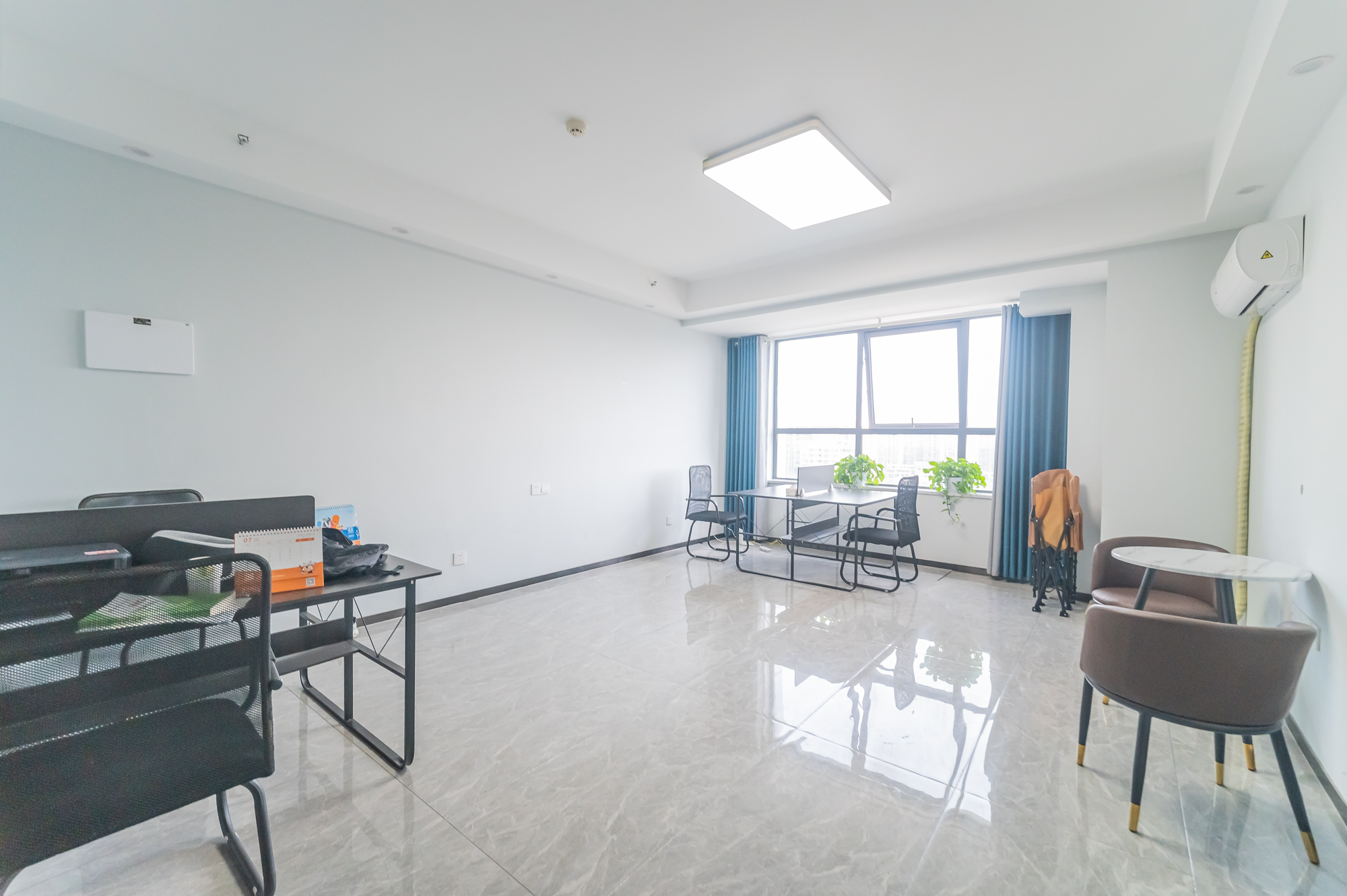 世景国际广场 1室1厅1卫 48.0万 世景国际广场 1室1厅1卫 48.0万客厅