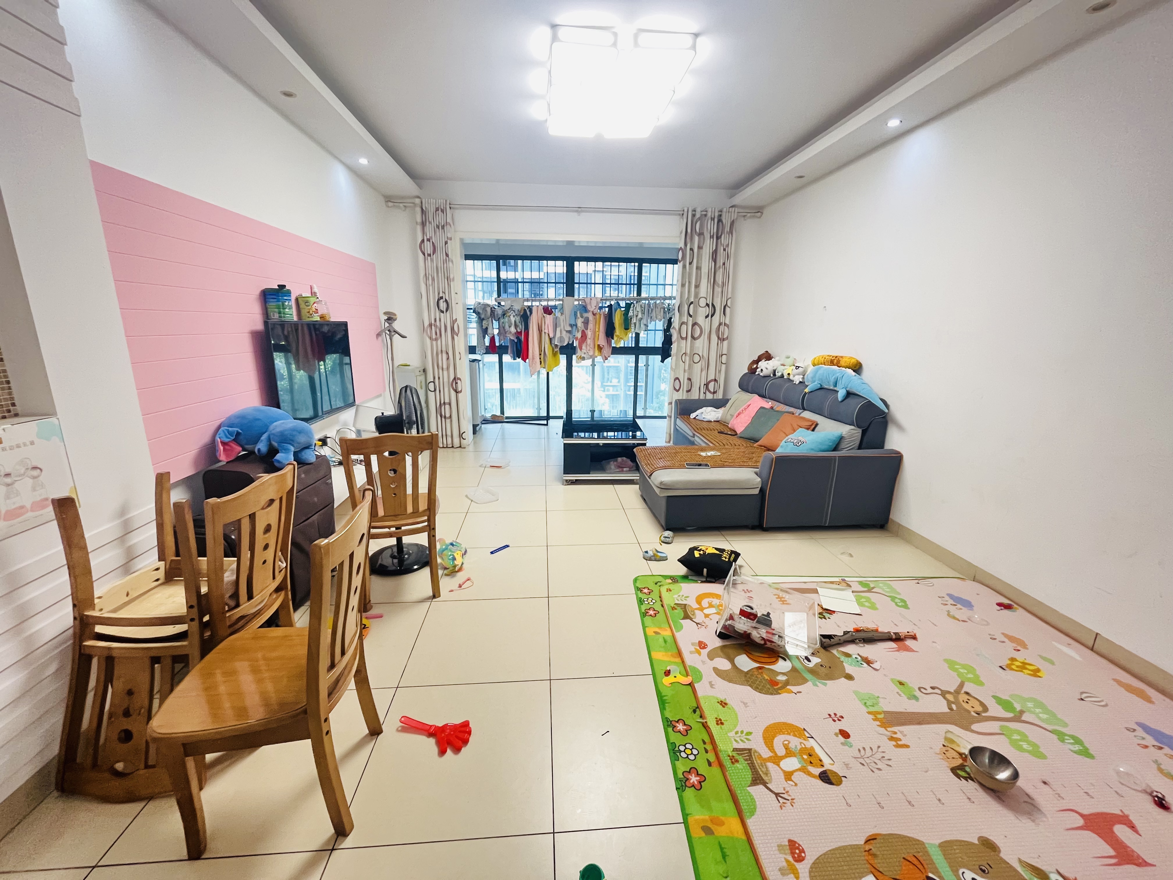 新府华城 3室2厅1卫 49.8万 新府华城 3室2厅1卫 49.8万客厅