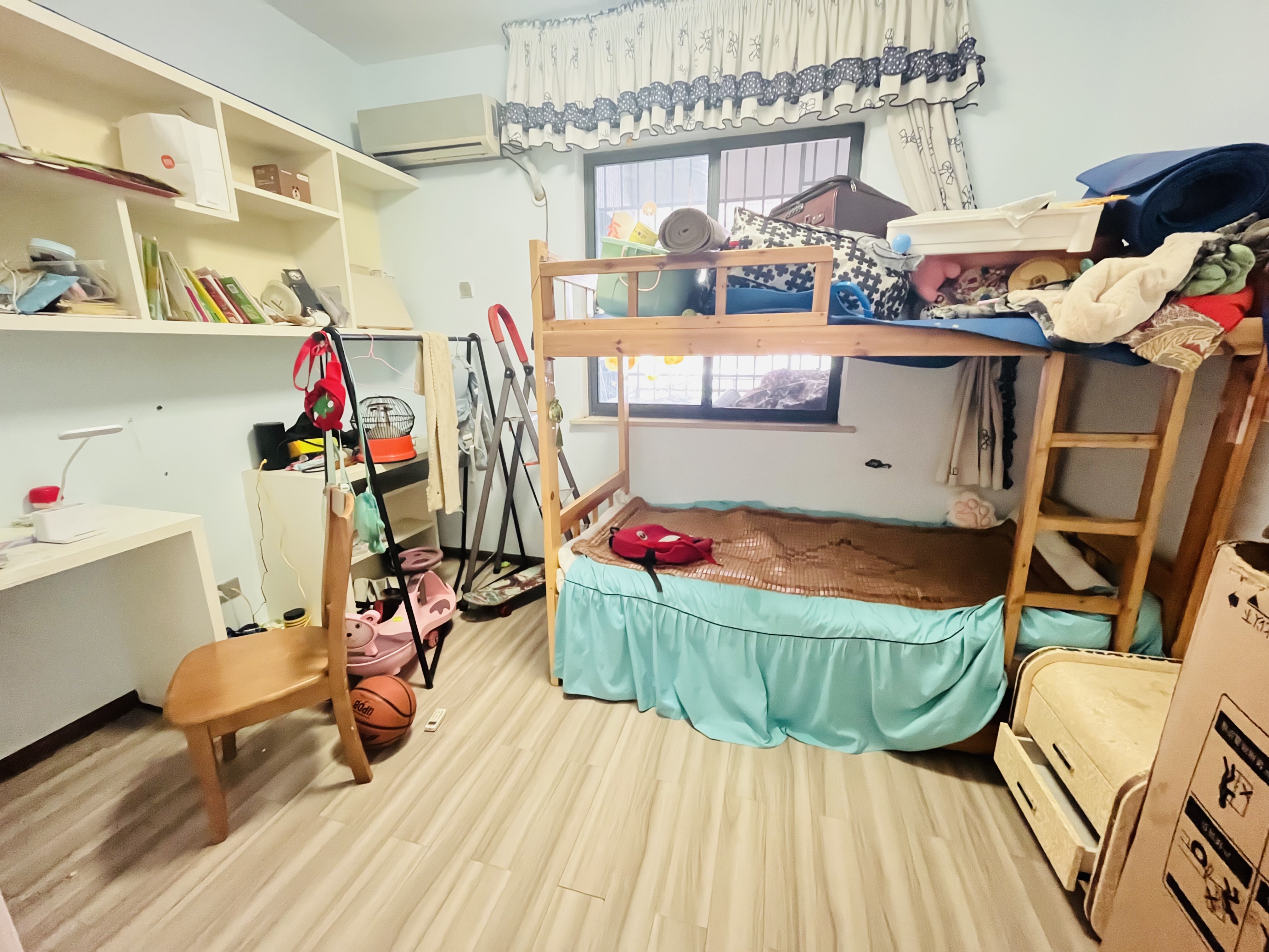 新府华城 3室2厅1卫 49.8万 新府华城 3室2厅1卫 49.8万客厅