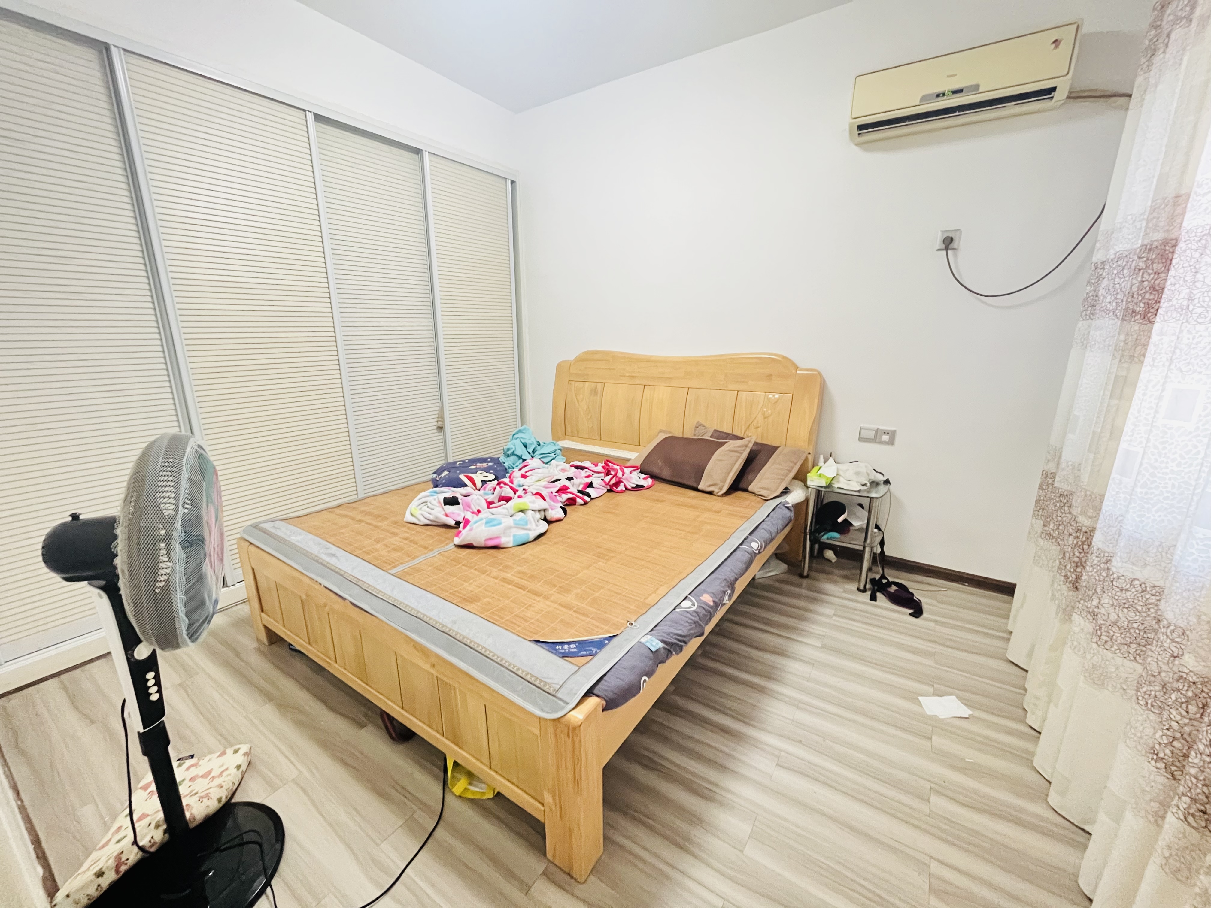 新府华城 3室2厅1卫 49.8万 新府华城 3室2厅1卫 49.8万客厅