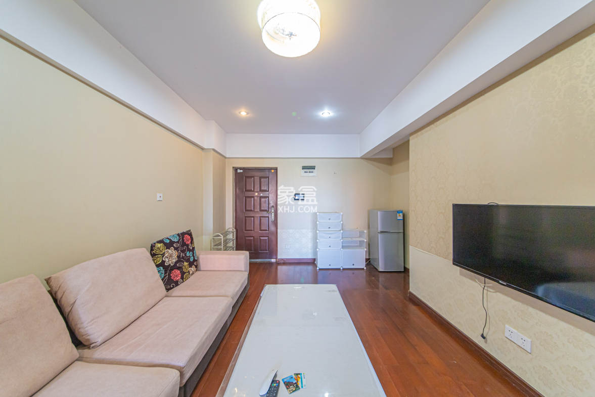 绿地公馆(绿地名邸) 1室1厅1卫 67.00万 绿地公馆(绿地名邸) 1室1厅1卫 67.00万客厅