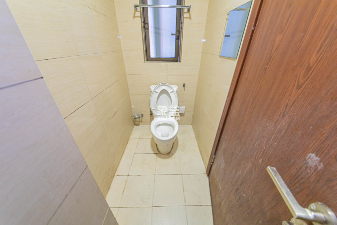 绿地公馆(绿地名邸) 1室1厅1卫 67.00万 绿地公馆(绿地名邸) 1室1厅1卫 67.00万卫生间