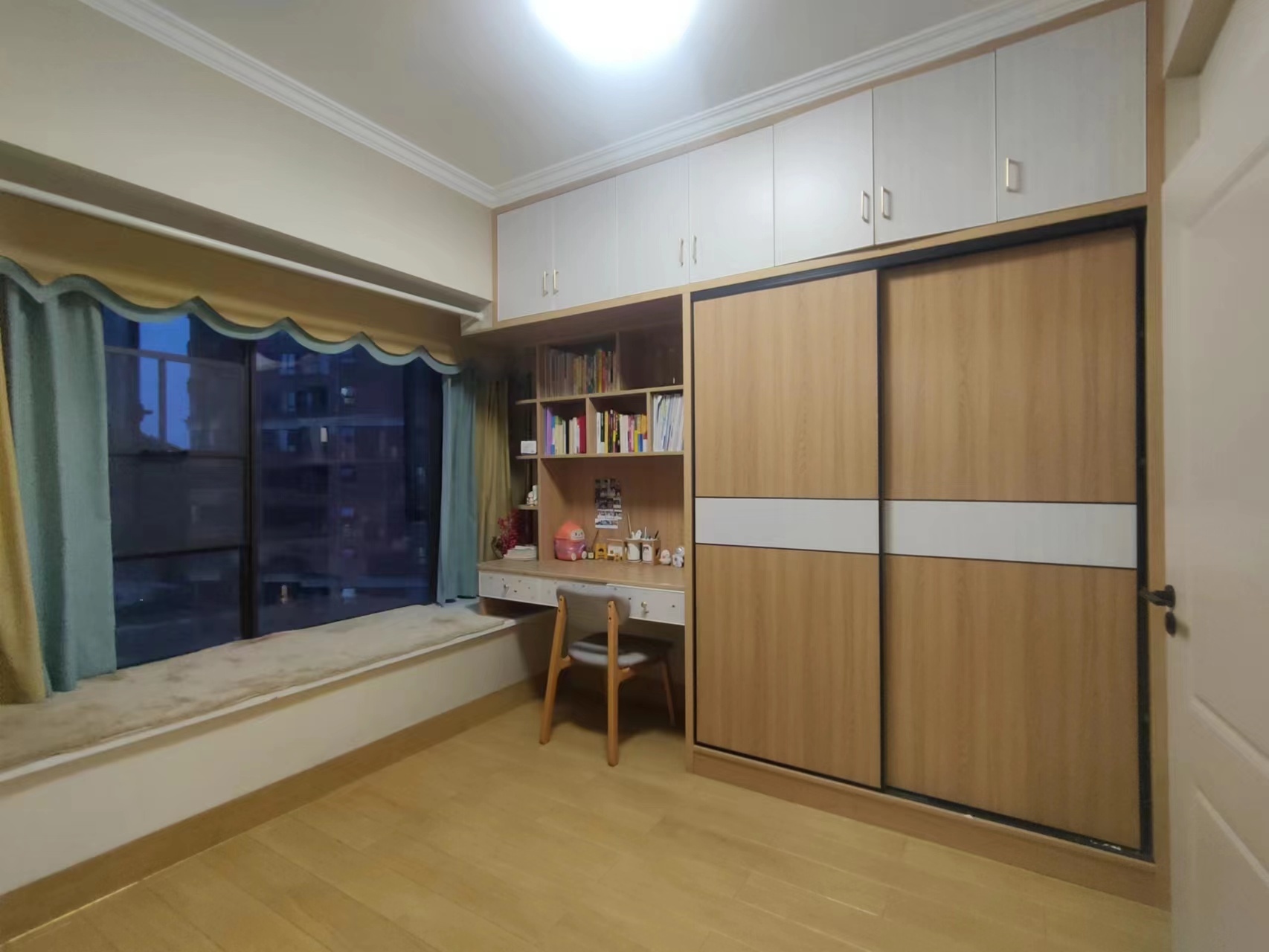 翡翠公园(北大资源) 4室2厅2卫 87.0万 翡翠公园(北大资源) 4室2厅2卫 87.0万室内图