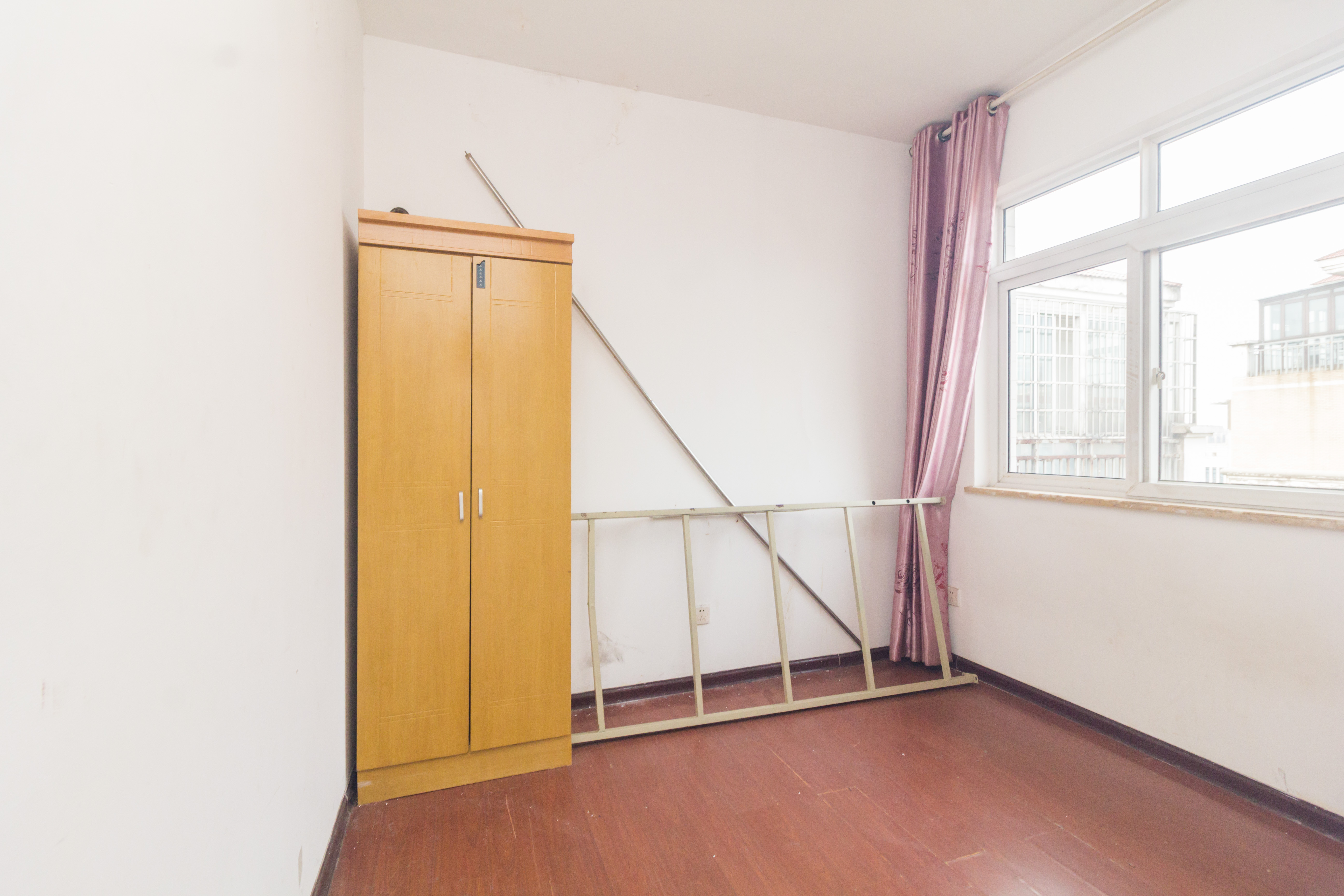 嘉盛和园 4室2厅2卫 89.0万 嘉盛和园 4室2厅2卫 89.0万卧室