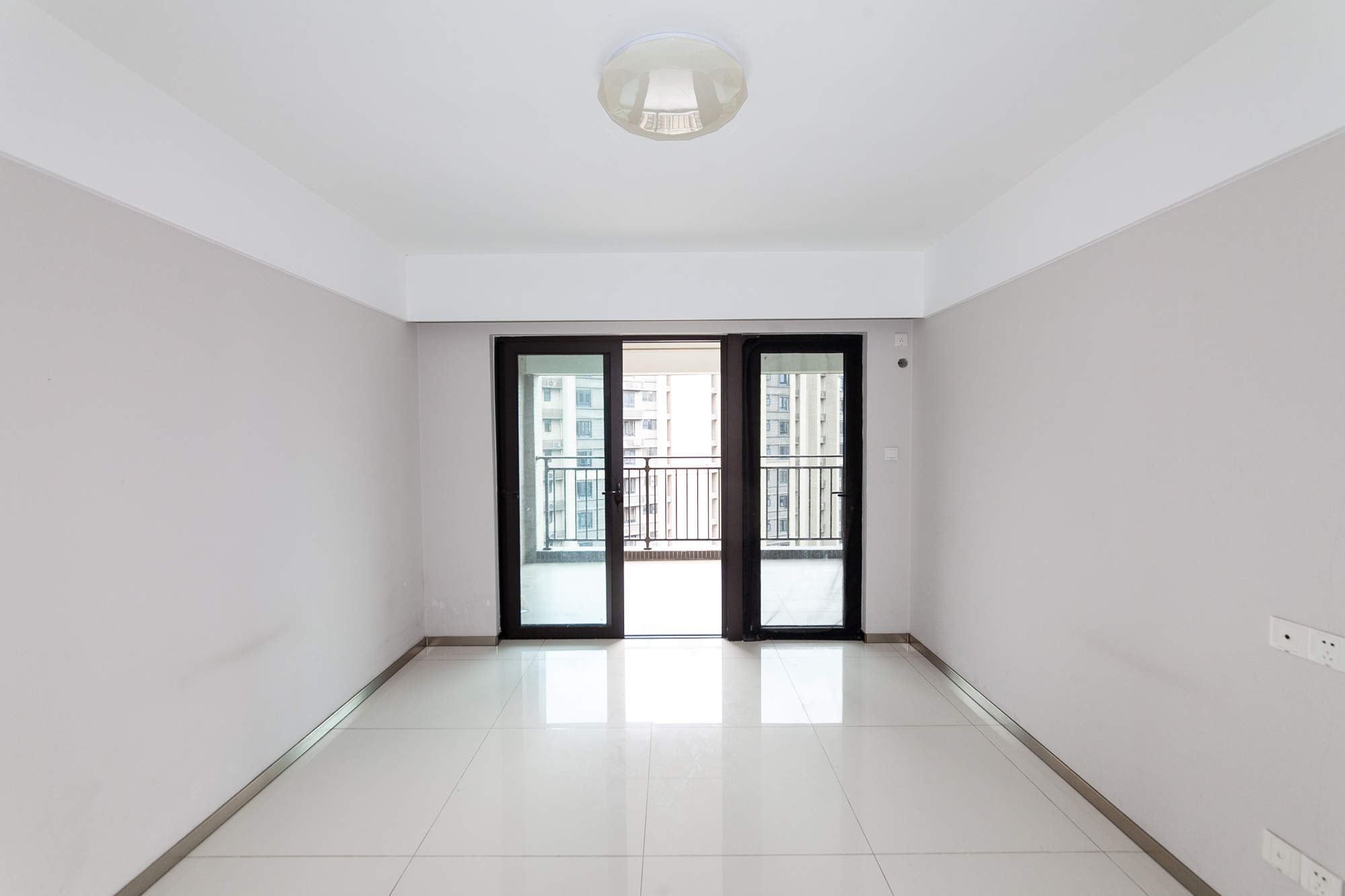 时代倾城三期 2室2厅1卫 83.6万 时代倾城三期 2室2厅1卫 83.6万客厅