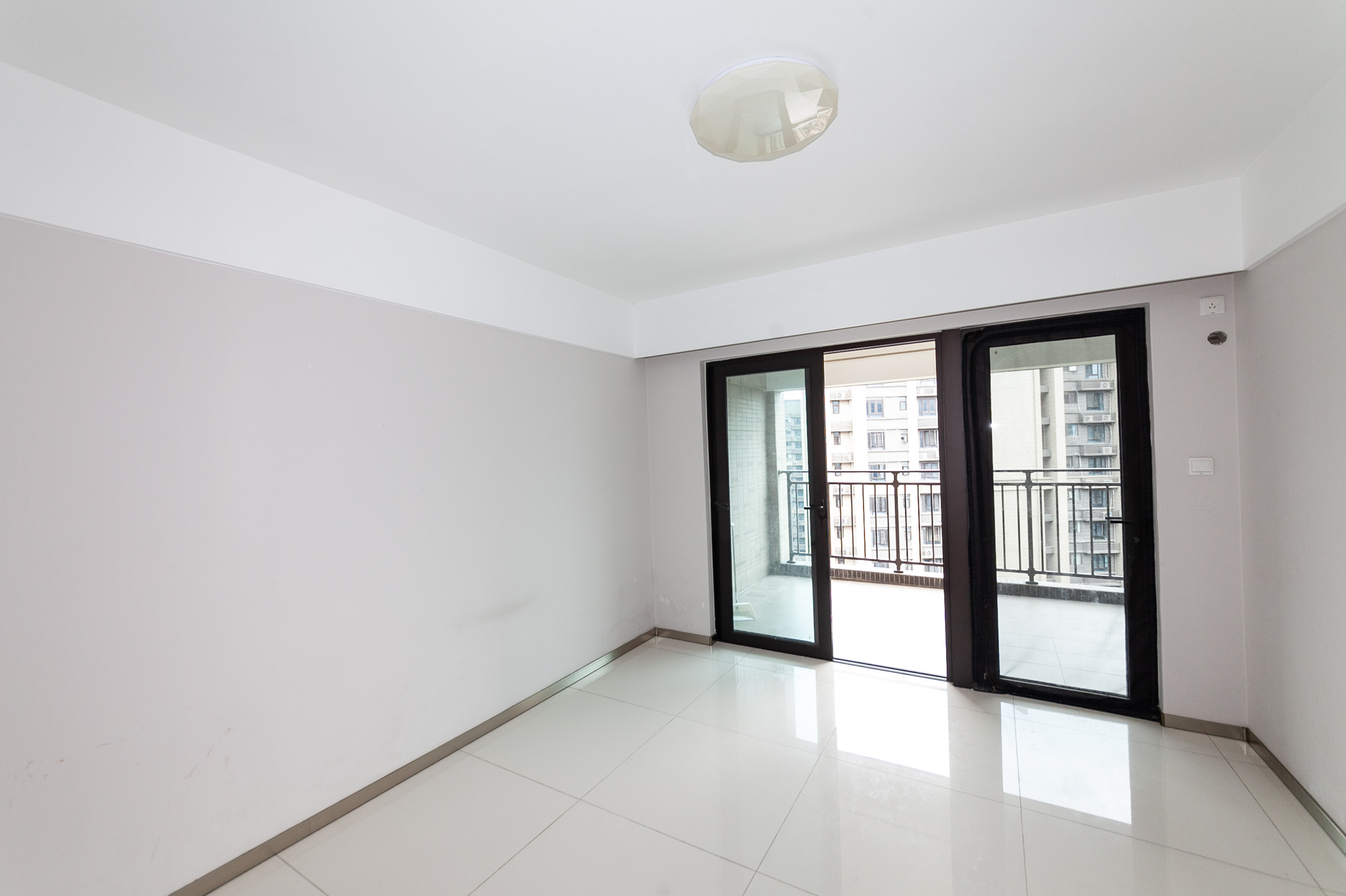 时代倾城三期 2室2厅1卫 83.6万 时代倾城三期 2室2厅1卫 83.6万客厅