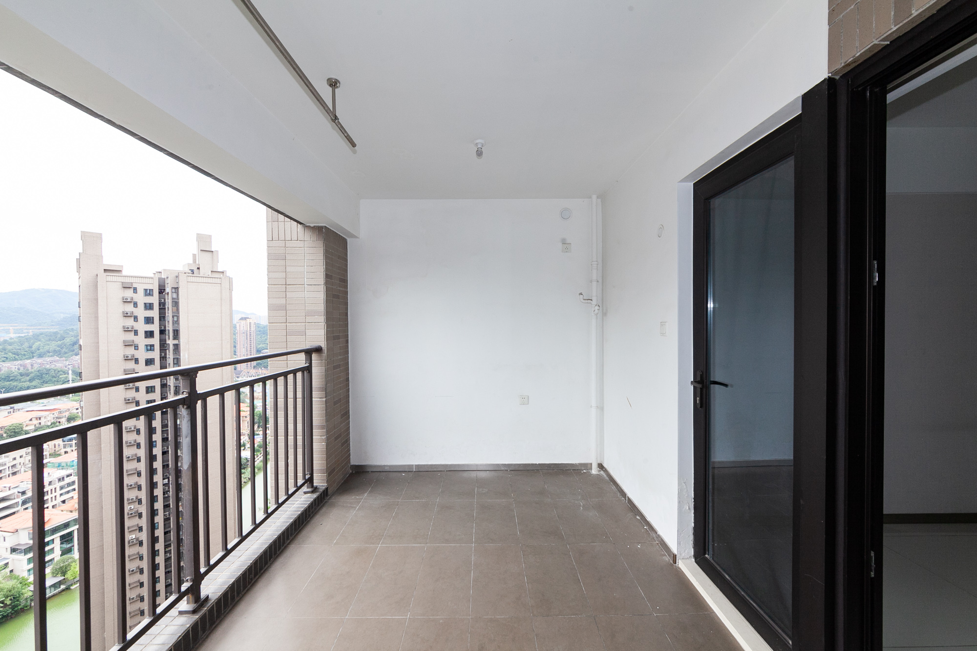 时代倾城三期 2室2厅1卫 83.6万 时代倾城三期 2室2厅1卫 83.6万阳台