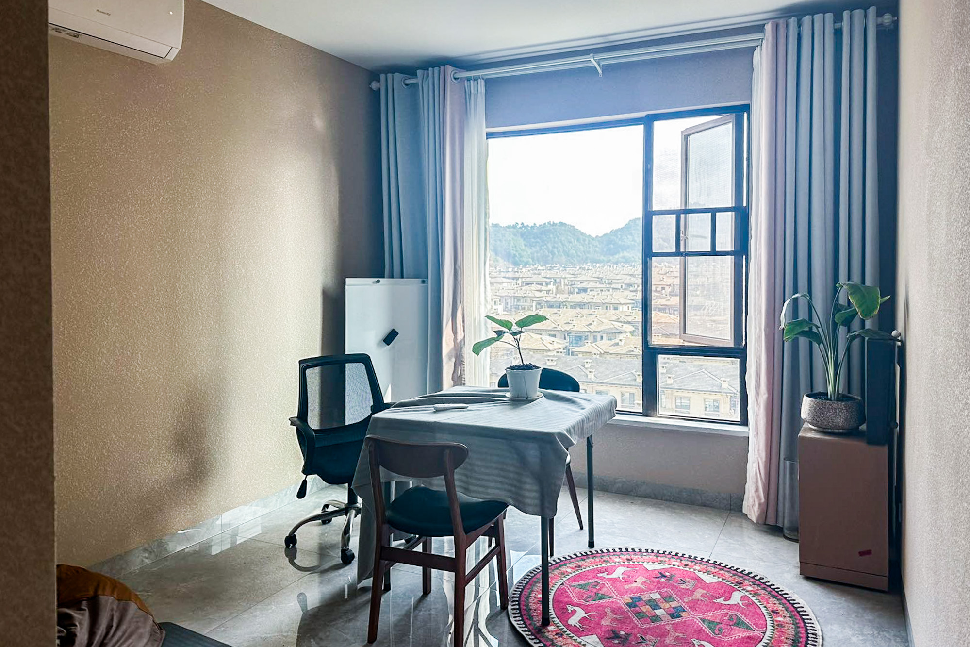 龙湖湘风原著(龙湖湘风星城) 4室2厅2卫 100.00万 龙湖湘风原著(龙湖湘风星城) 4室2厅2卫 100.00万卧室