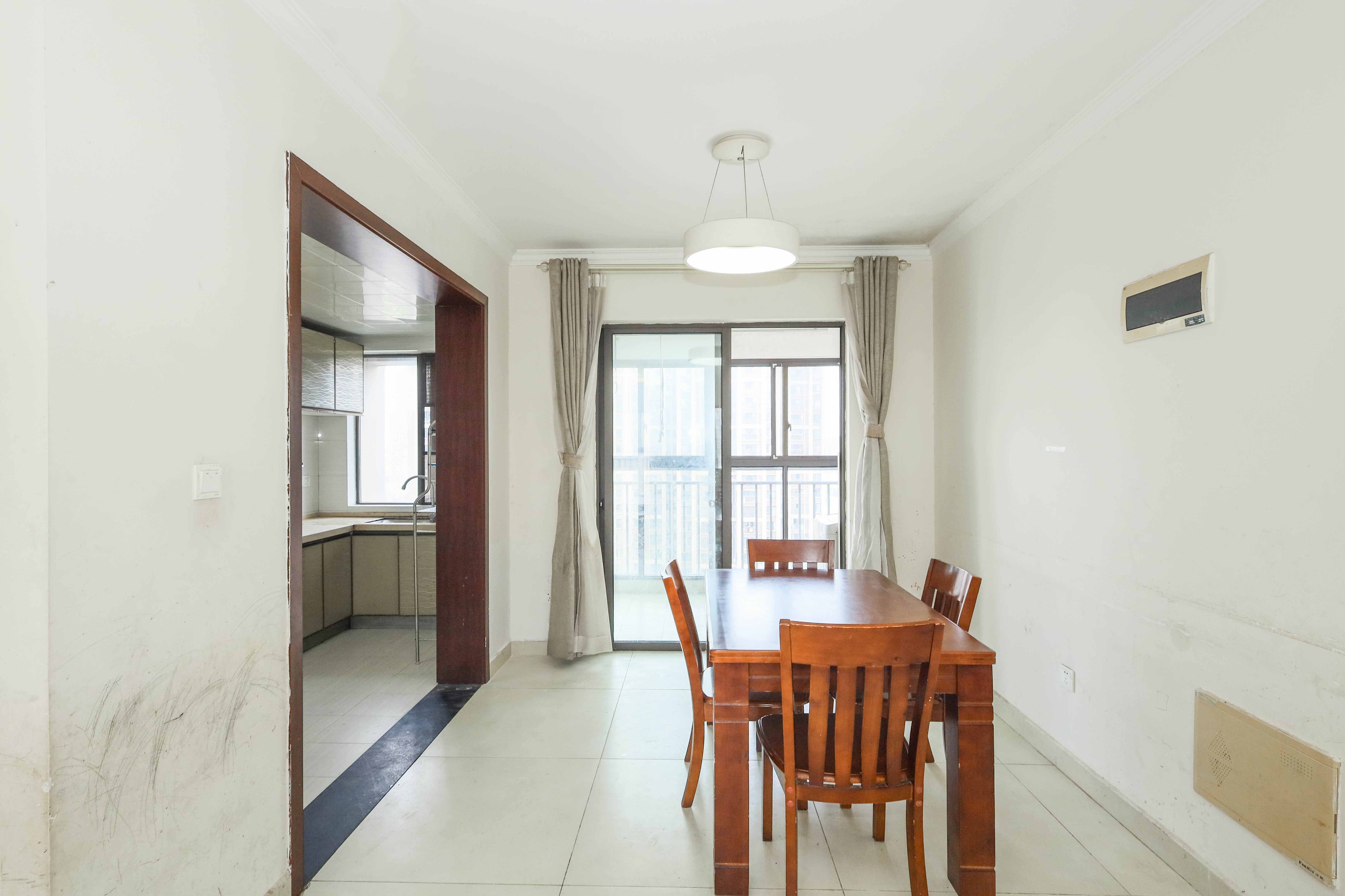 旭辉御府  3室2厅2卫    185.0万客厅