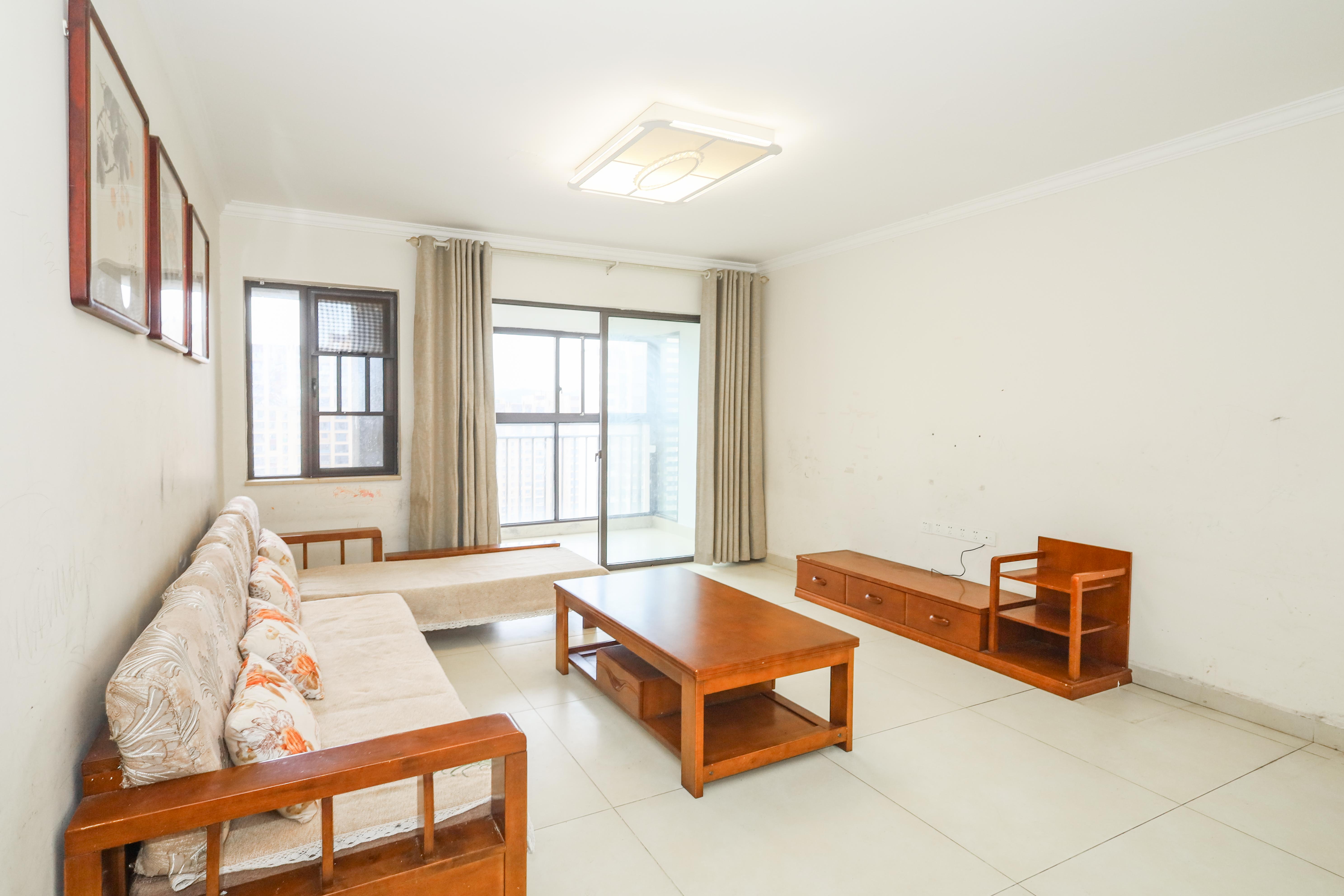 旭辉御府  3室2厅2卫    185.0万客厅