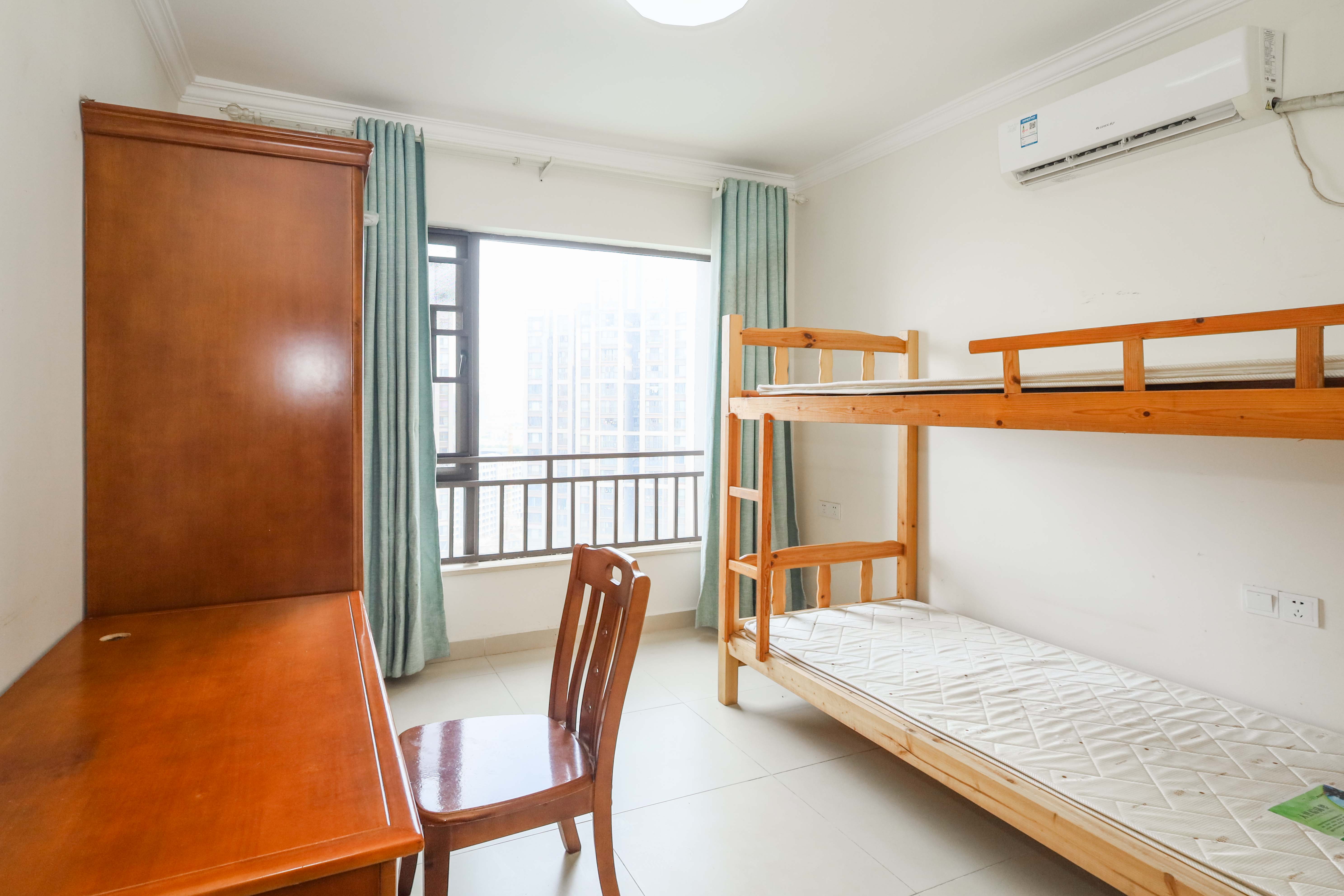 旭辉御府  3室2厅2卫    185.0万卧室