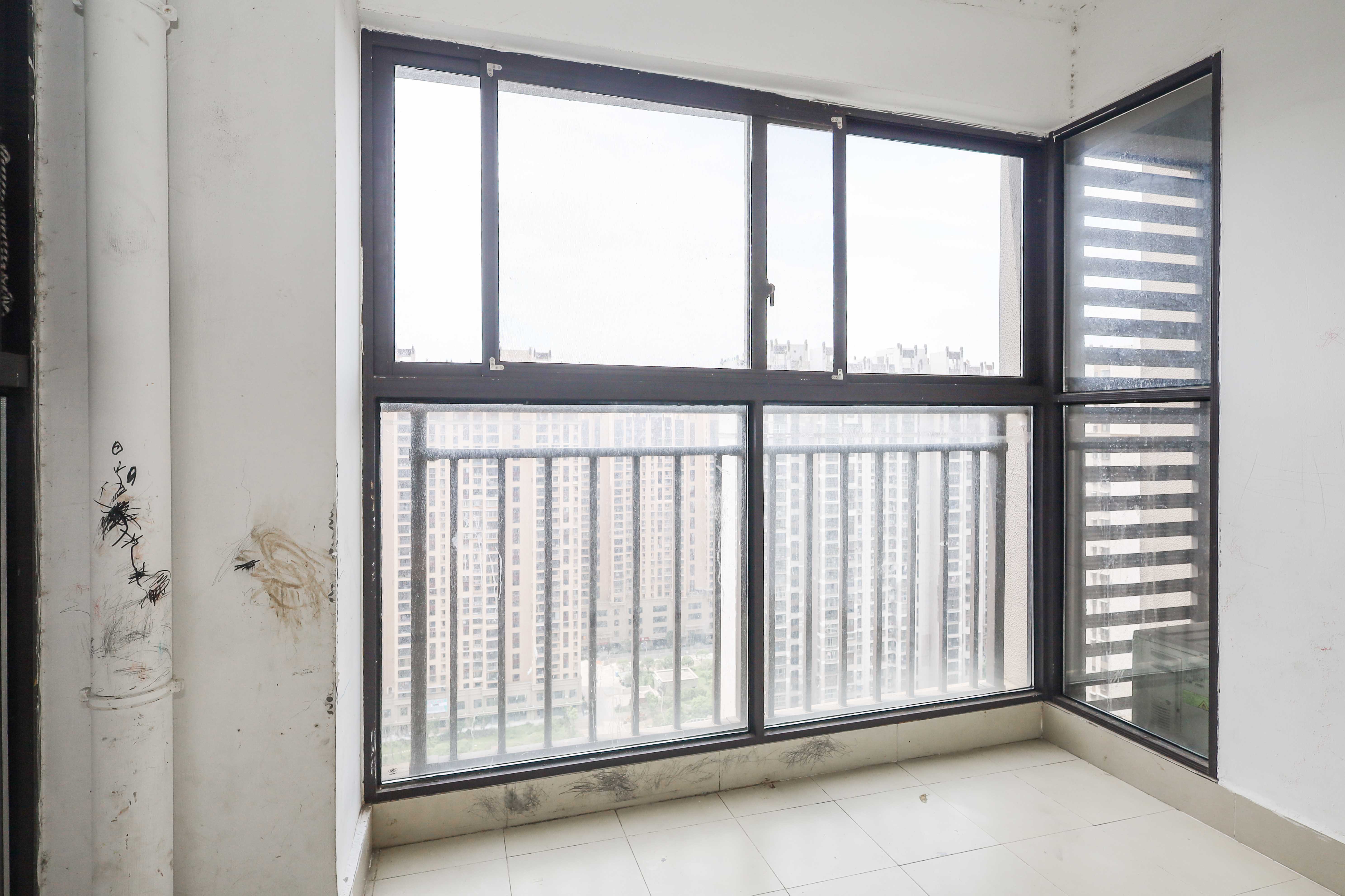 旭辉御府  3室2厅2卫    185.0万阳台