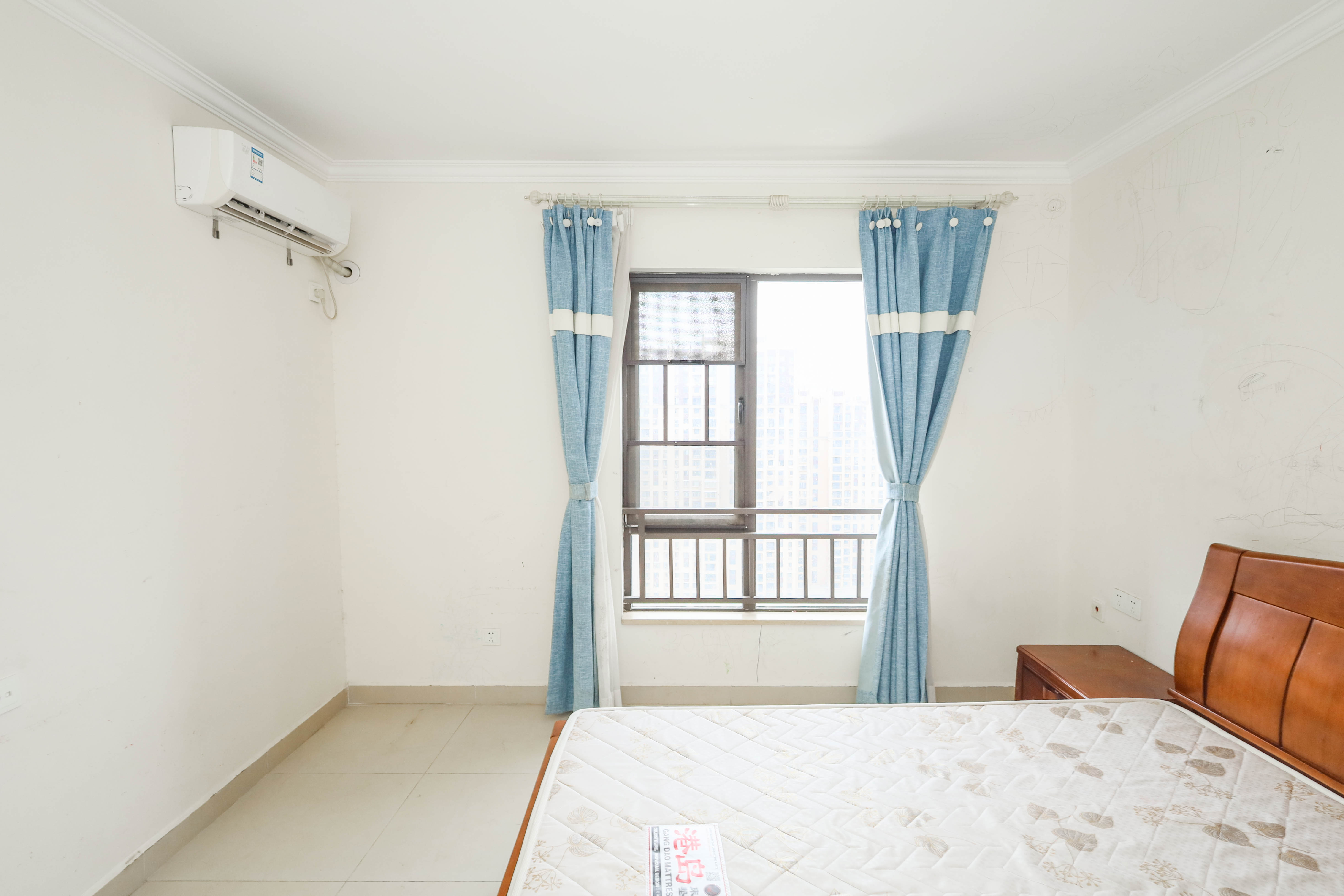 旭辉御府  3室2厅2卫    185.0万卧室